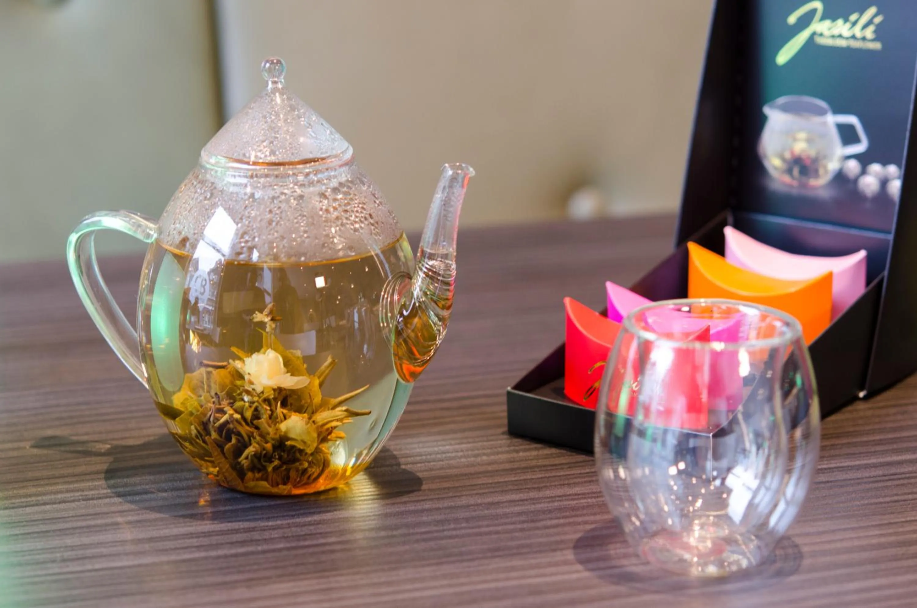 Restaurant/places to eat in City2Beach Hotel