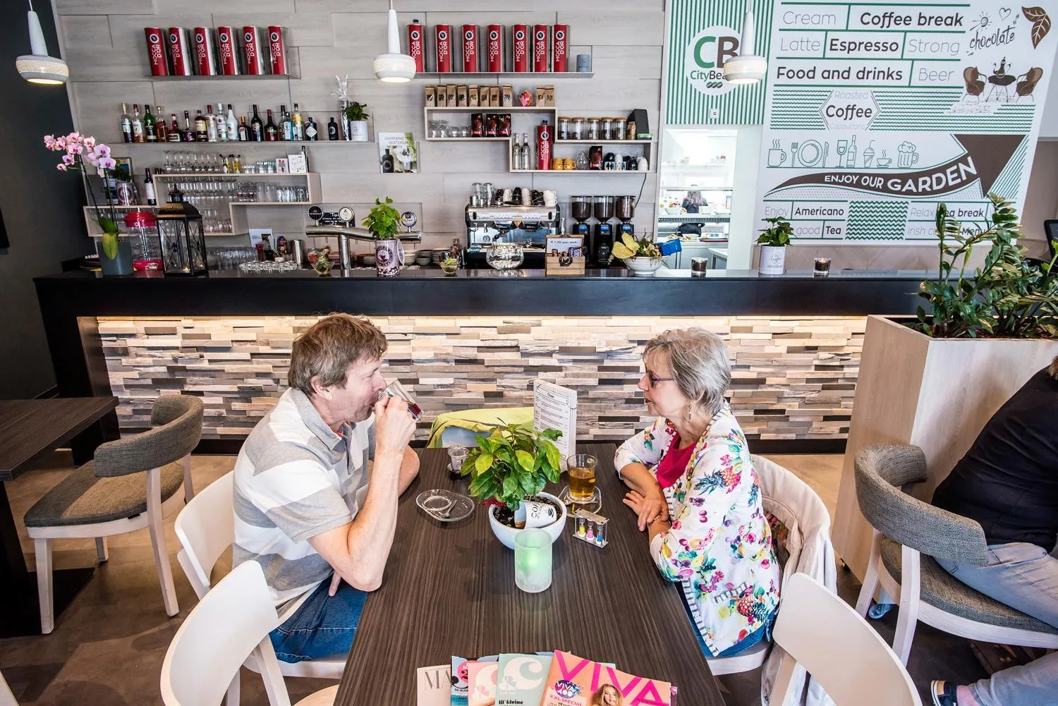 Restaurant/places to eat in City2Beach Hotel