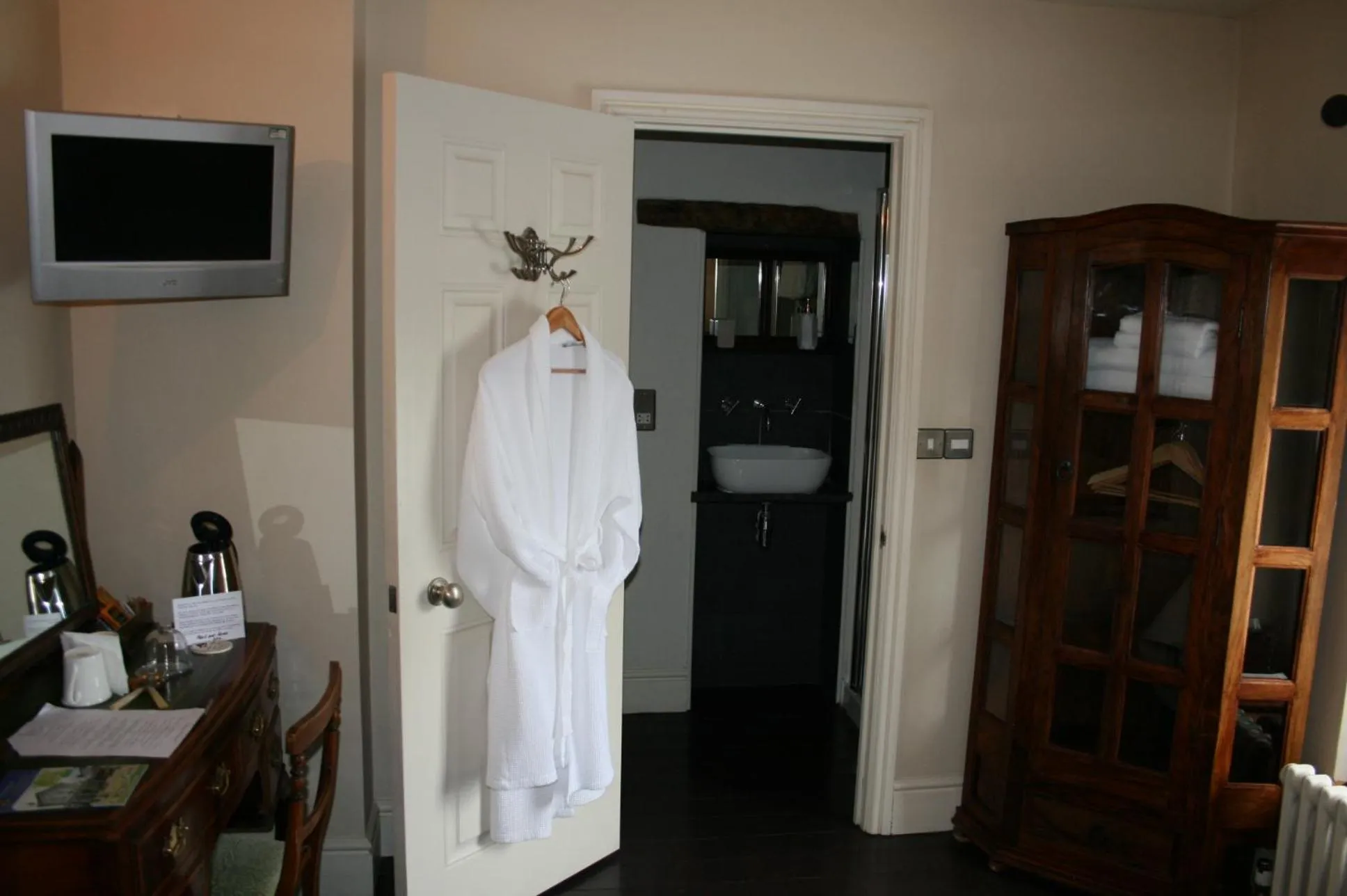 Shower in The New White Lion