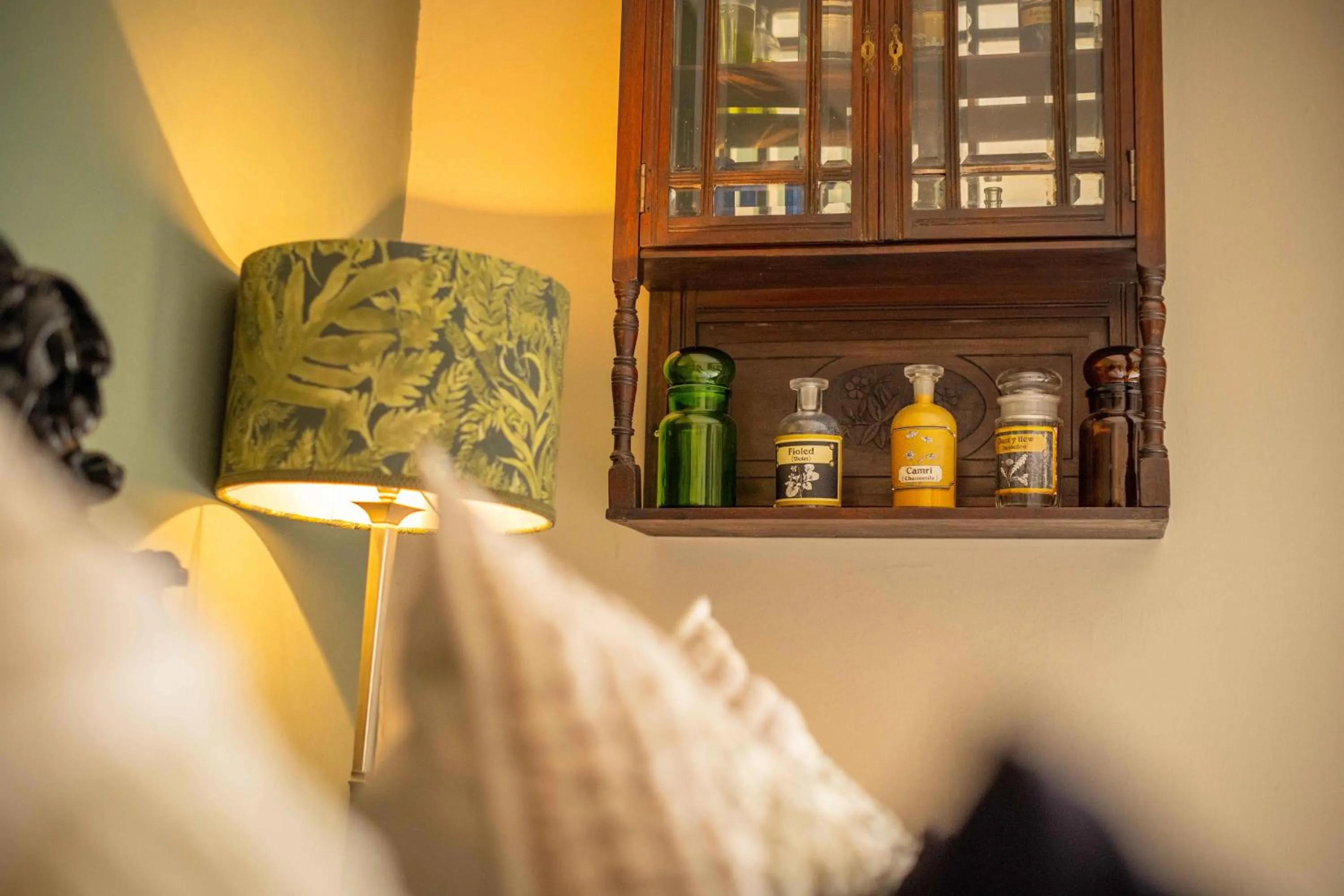 Bedroom, Bed in The New White Lion