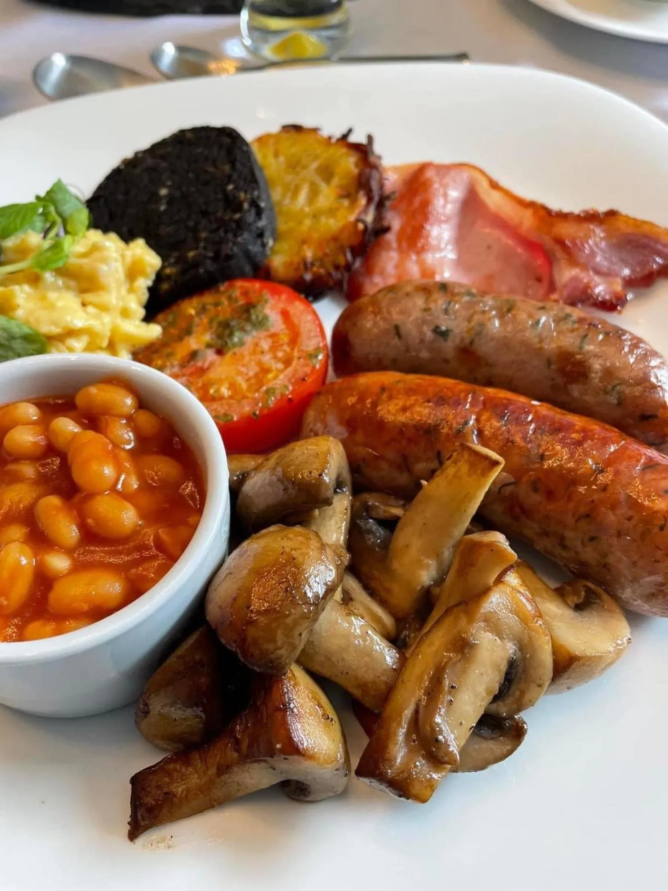 Breakfast in The New White Lion