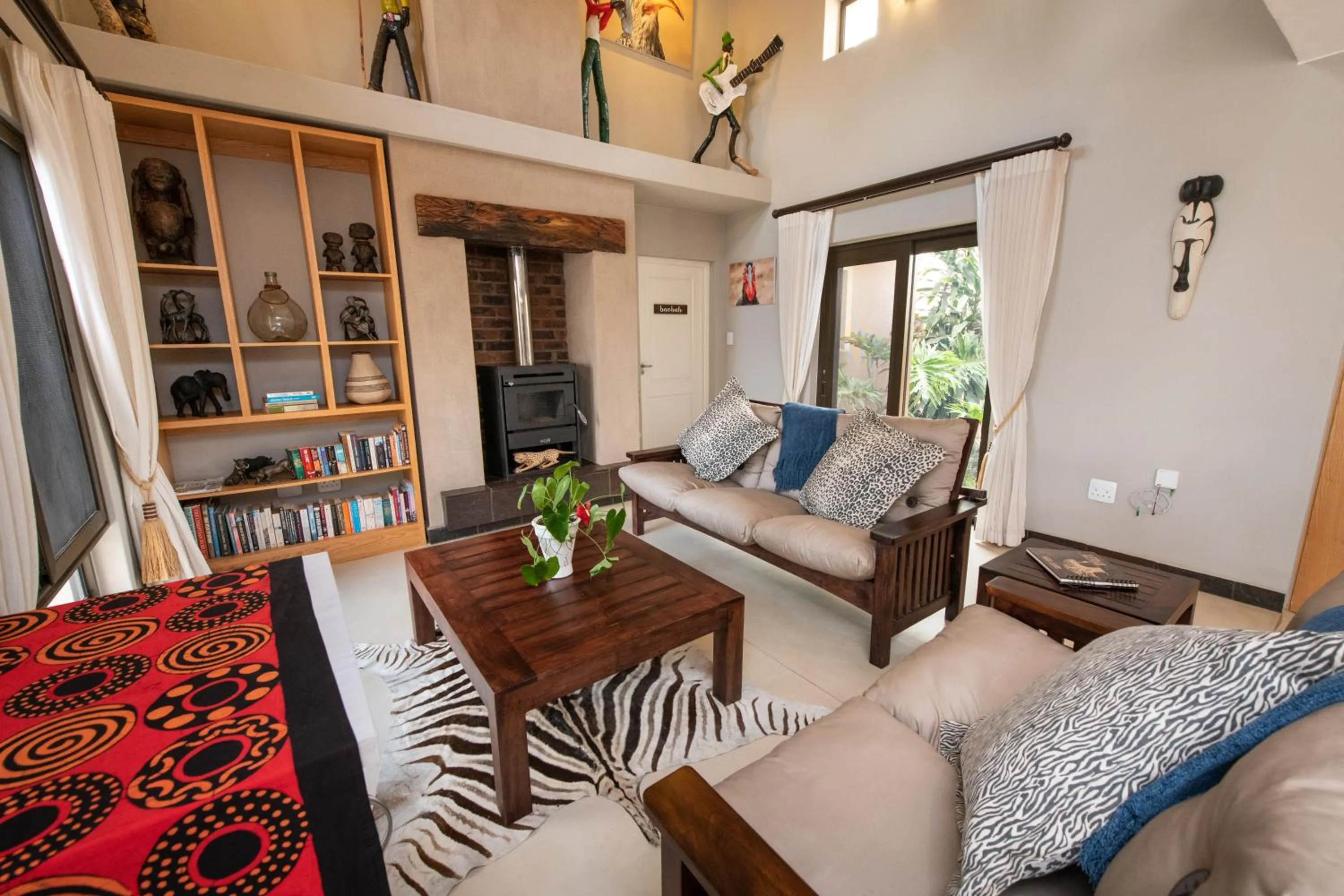 Living room in Nyaleti Lodge