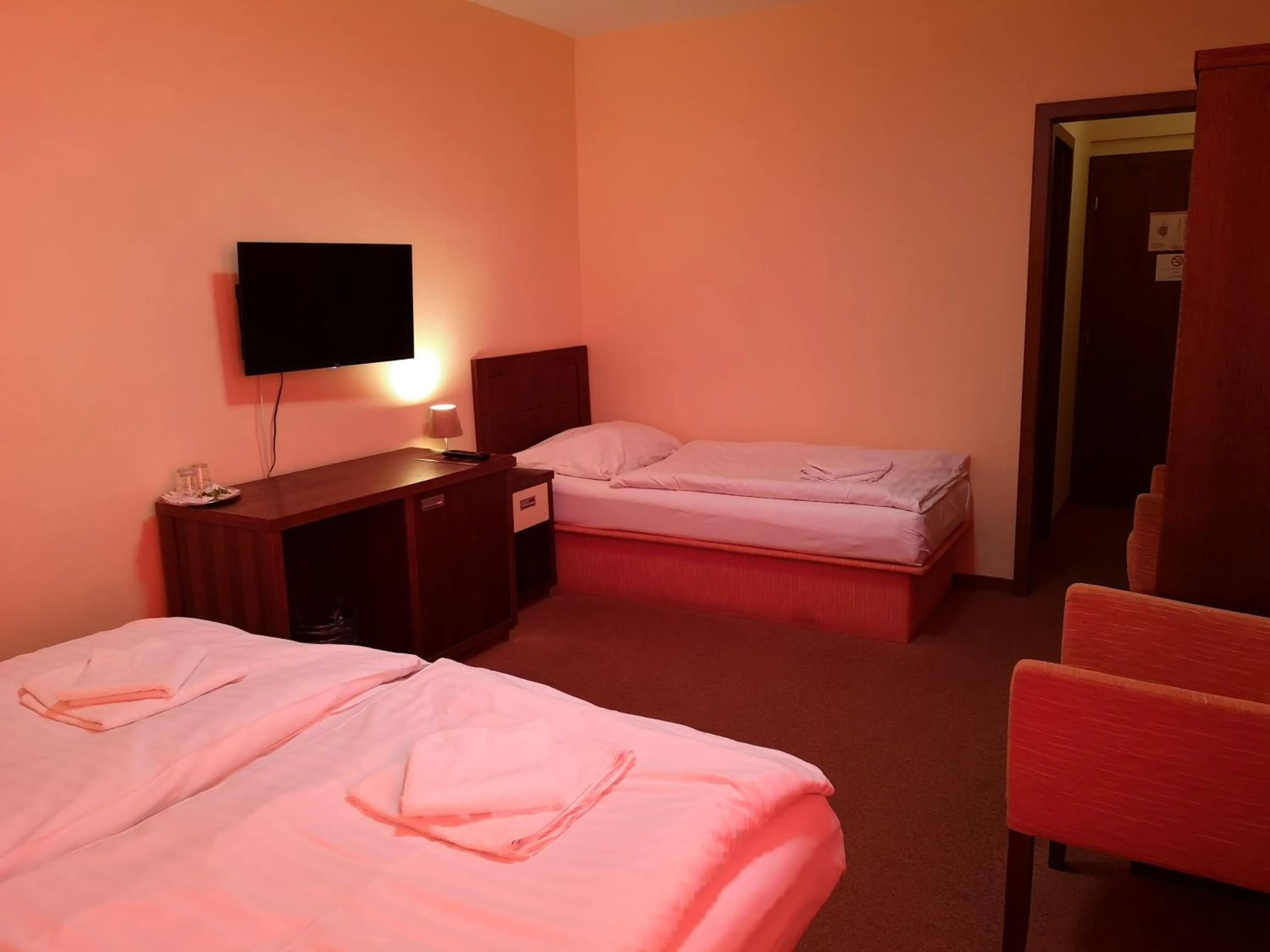 Bed in Garni Hotel Cosmopolitan