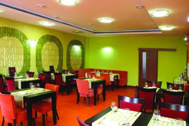Restaurant/places to eat in Garni Hotel Cosmopolitan