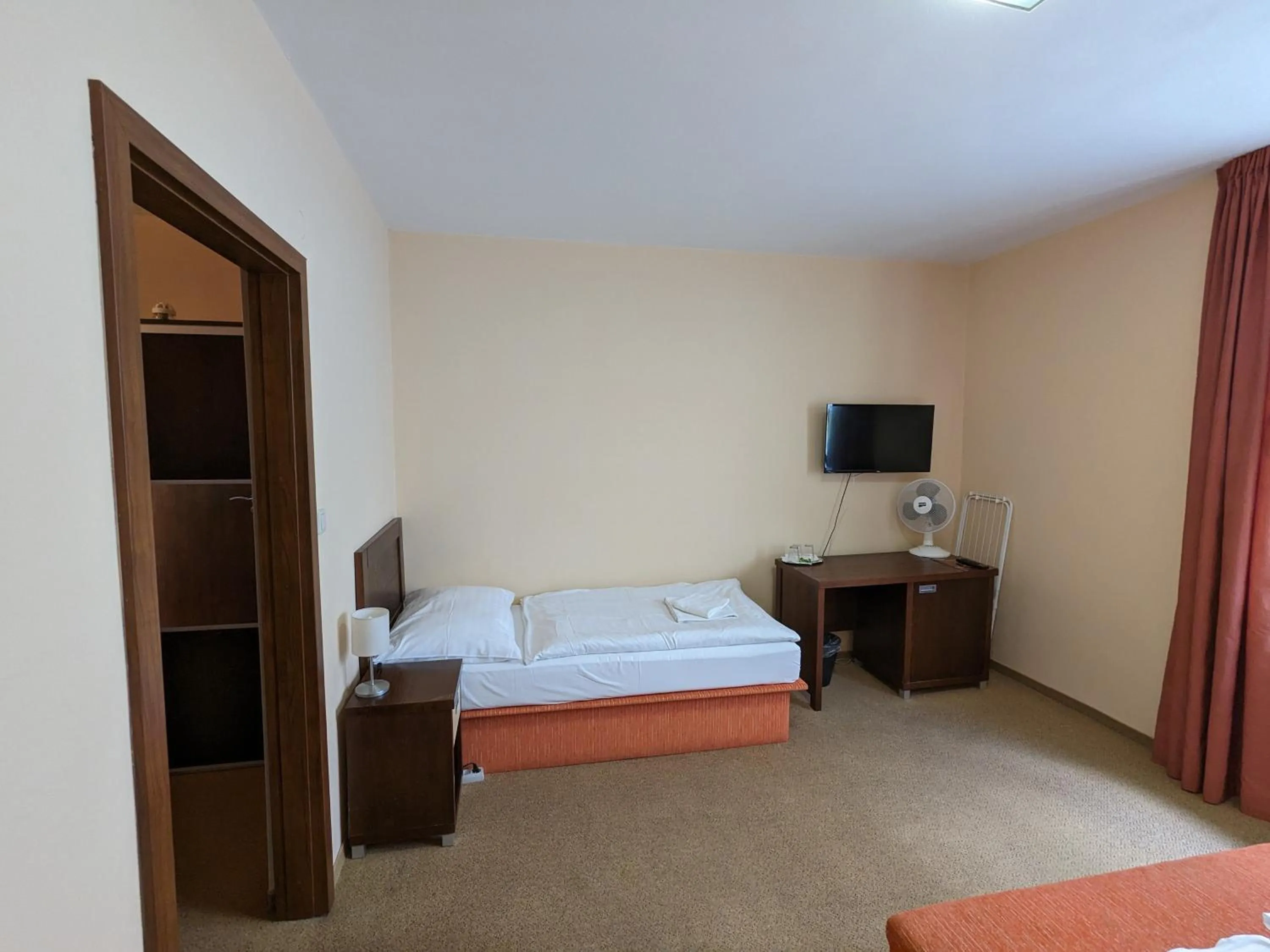 Bed in Garni Hotel Cosmopolitan