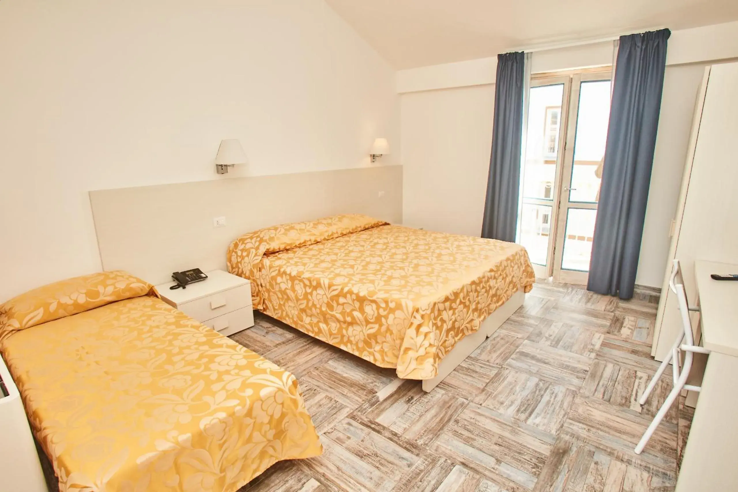 Triple Room in Hotel Muita di Mari Triple Room in Hotel Muita di Mari