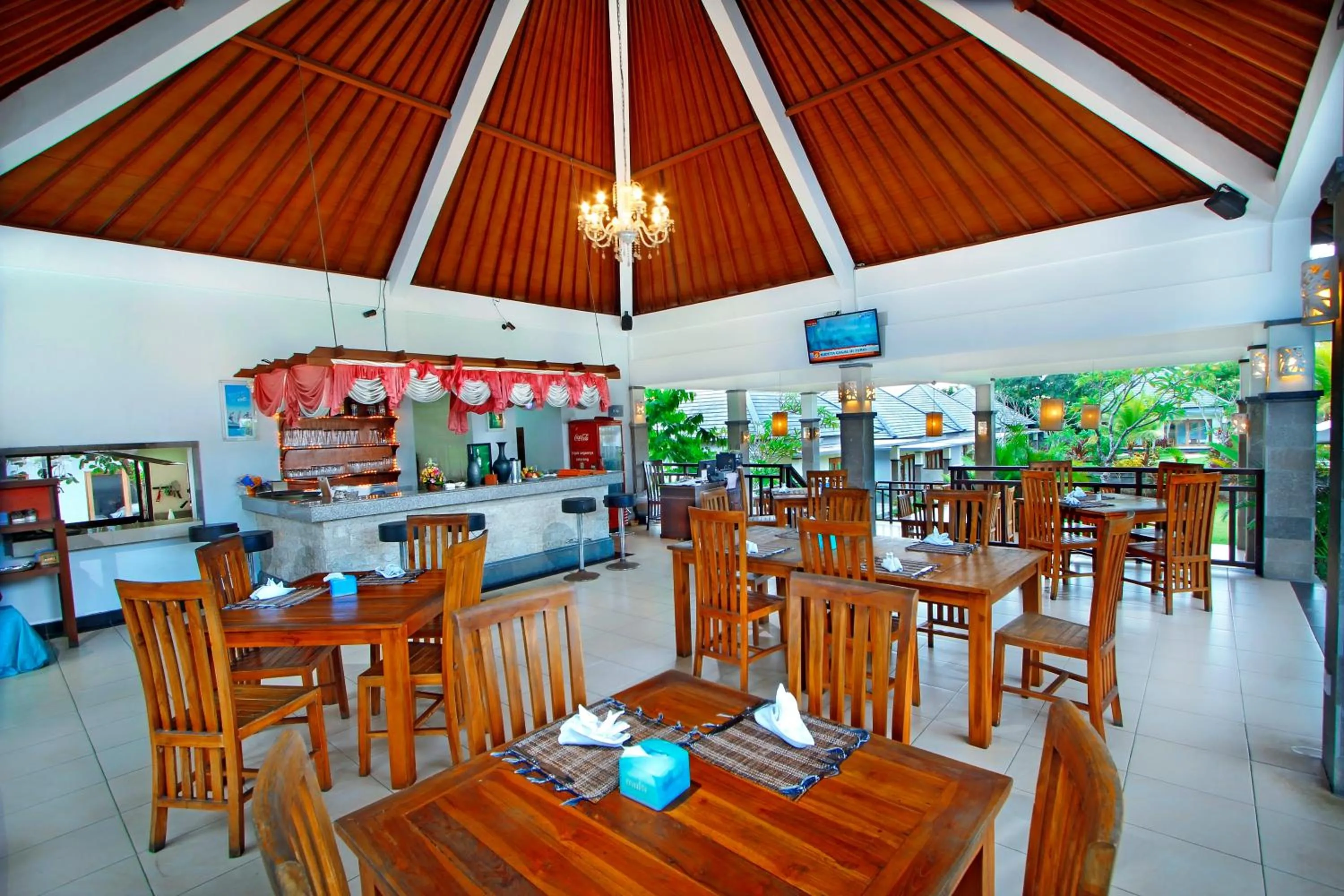 Restaurant/places to eat in The Brothers Villa