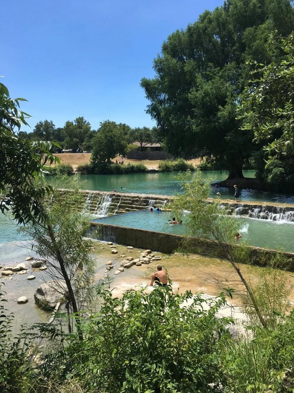 2 Kings Hot Tub Modern Cottage Hill Country
