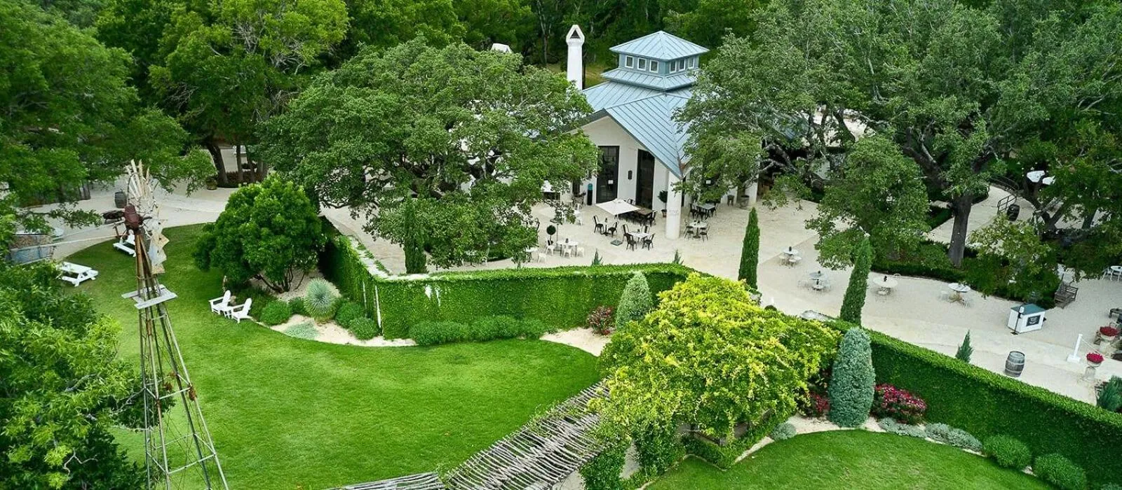 2 Kings Hot Tub Modern Cottage Hill Country