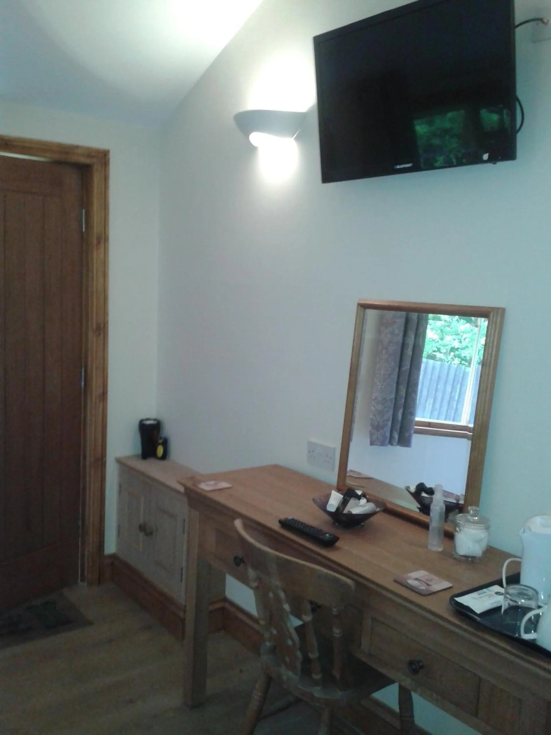 TV and multimedia in Manor Garden Lodge