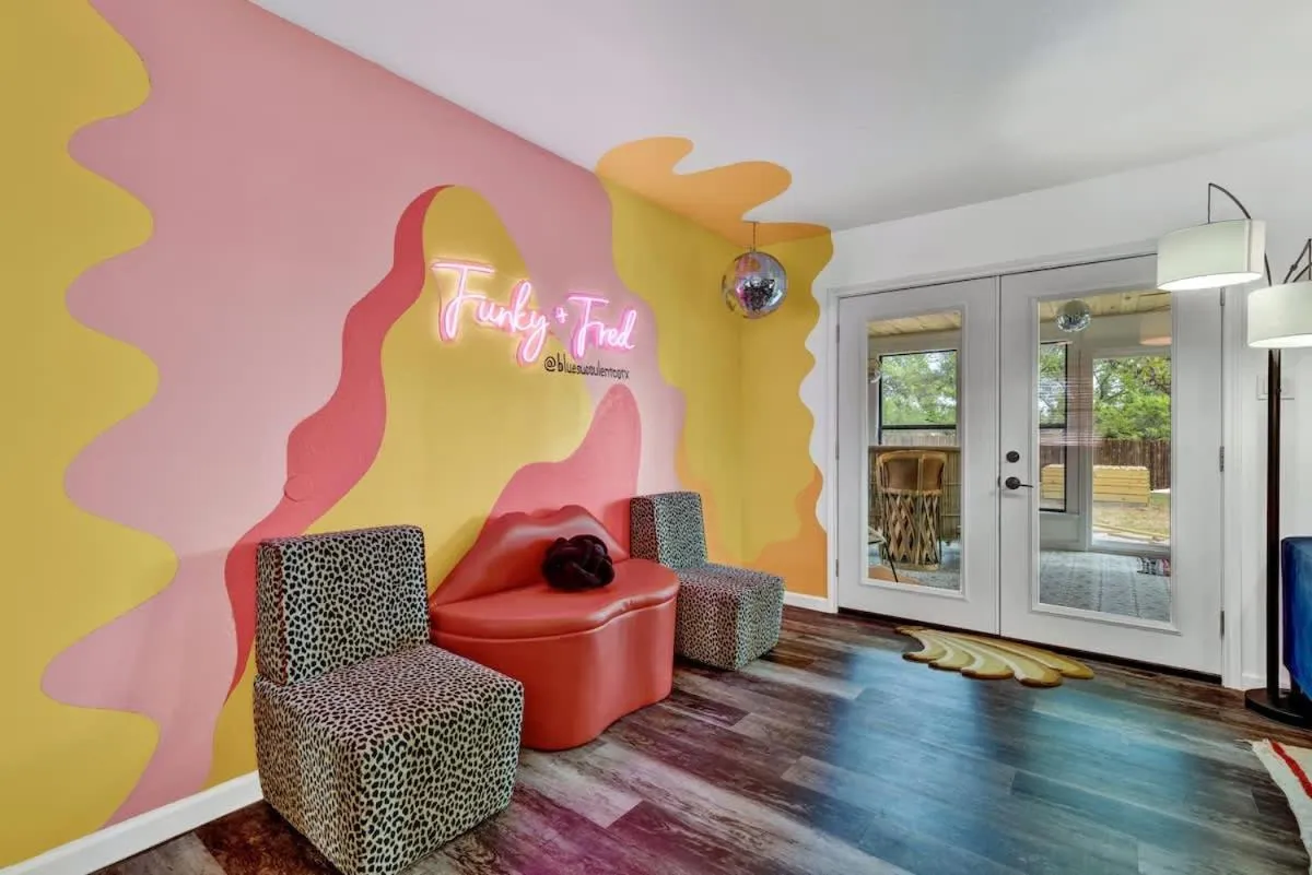 Living room in Eclectic Fun Haus with Hot Tub - 3 Min Drive to Main