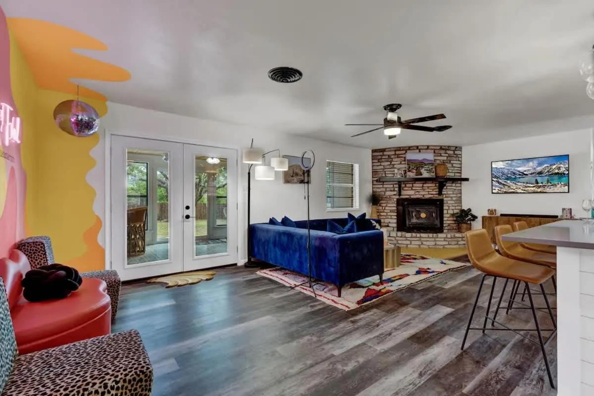 Living room in Eclectic Fun Haus with Hot Tub - 3 Min Drive to Main