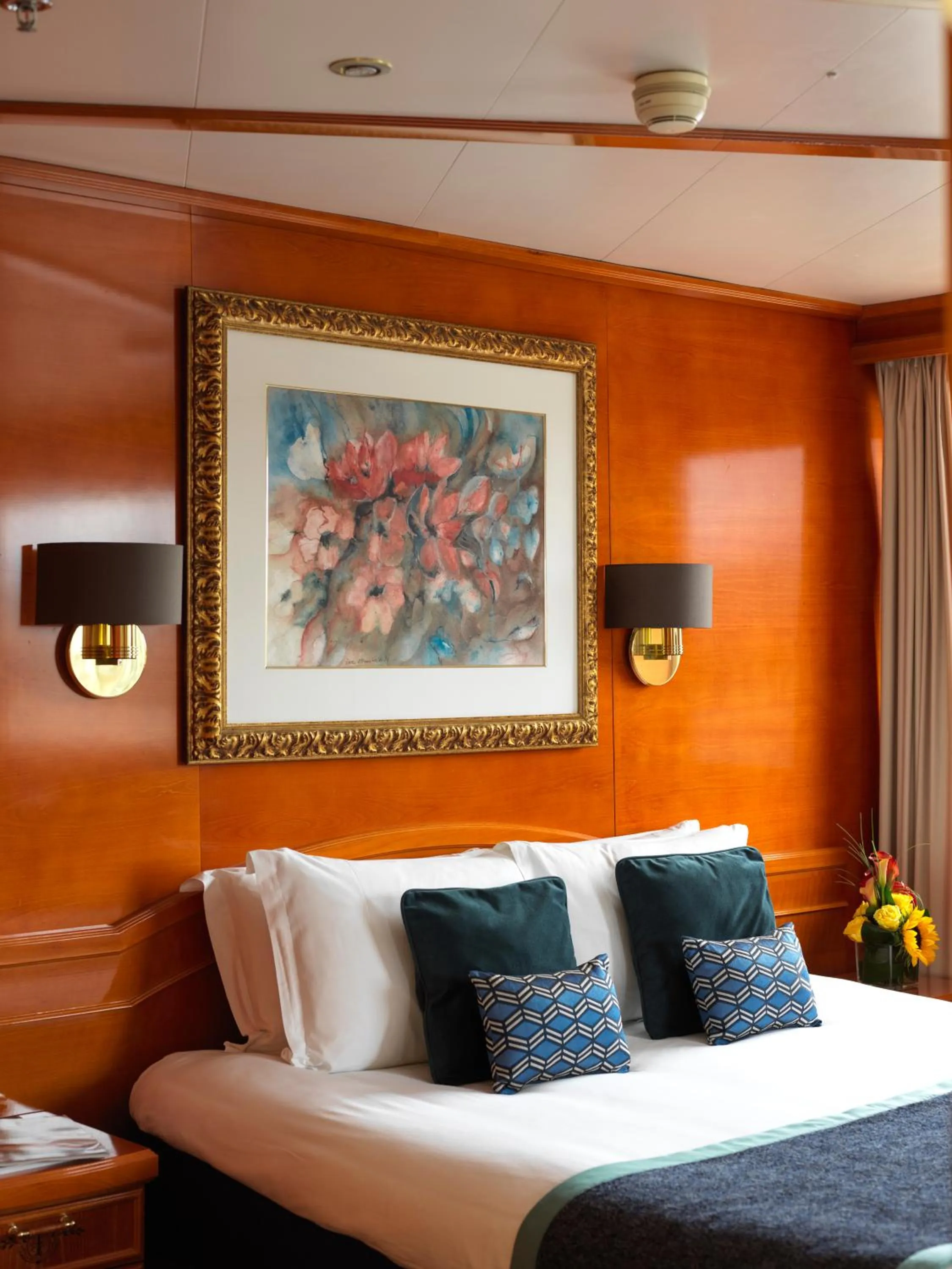 Bed in Sunborn London Yacht Hotel