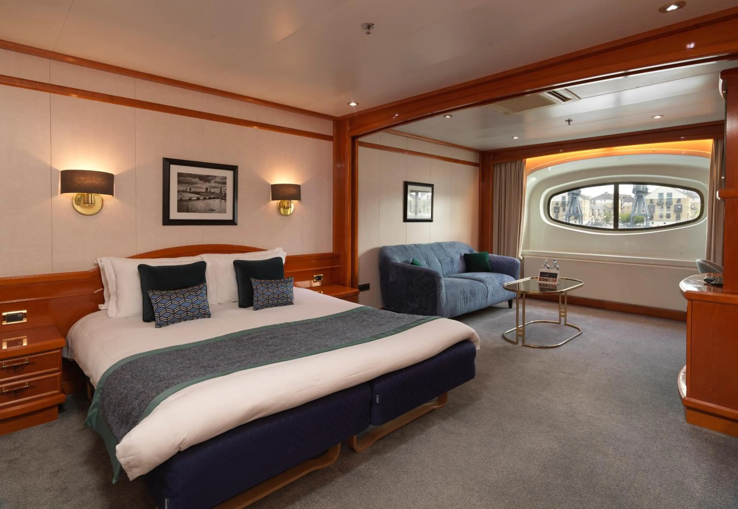Bed in Sunborn London Yacht Hotel