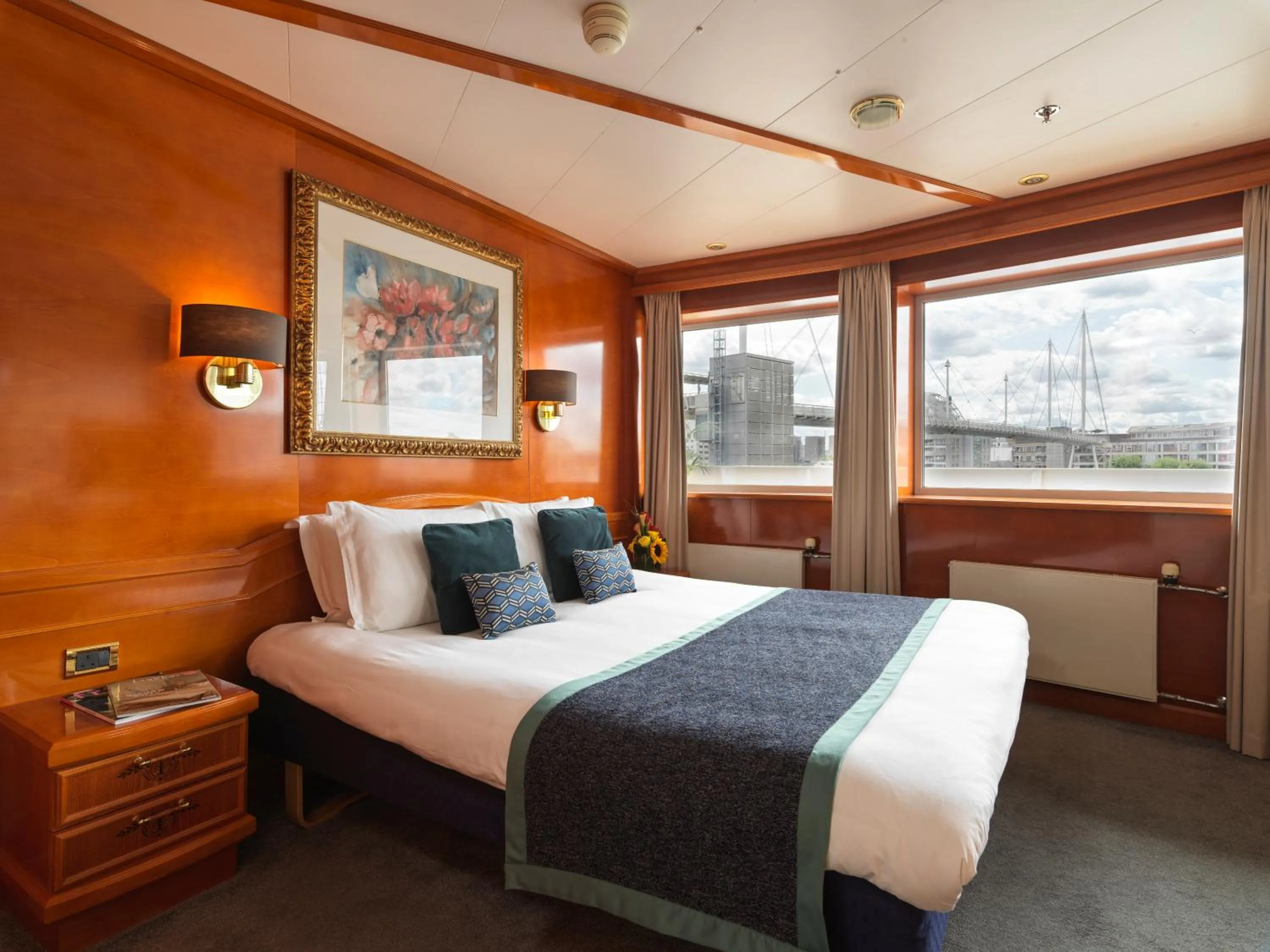 Bed in Sunborn London Yacht Hotel