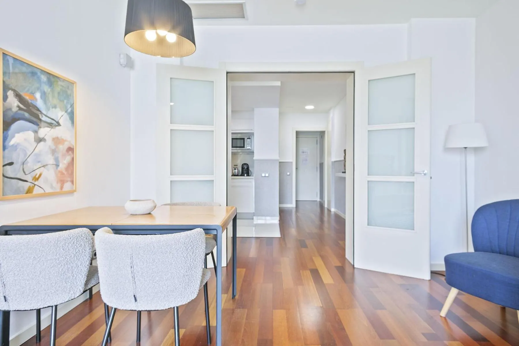 Dining area in Ola Living Plaza Catalunya