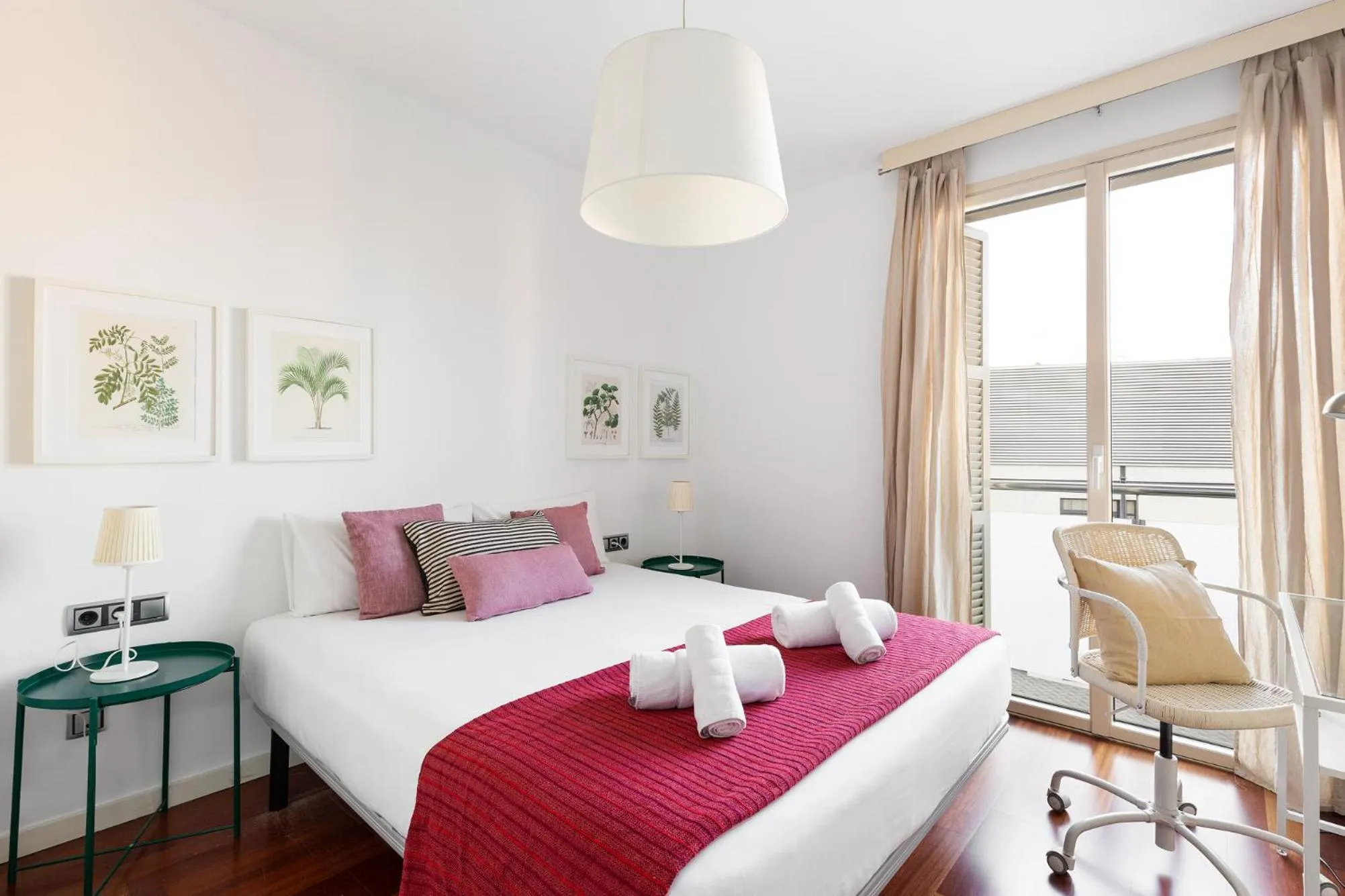 Bed in Ola Living Plaza Catalunya