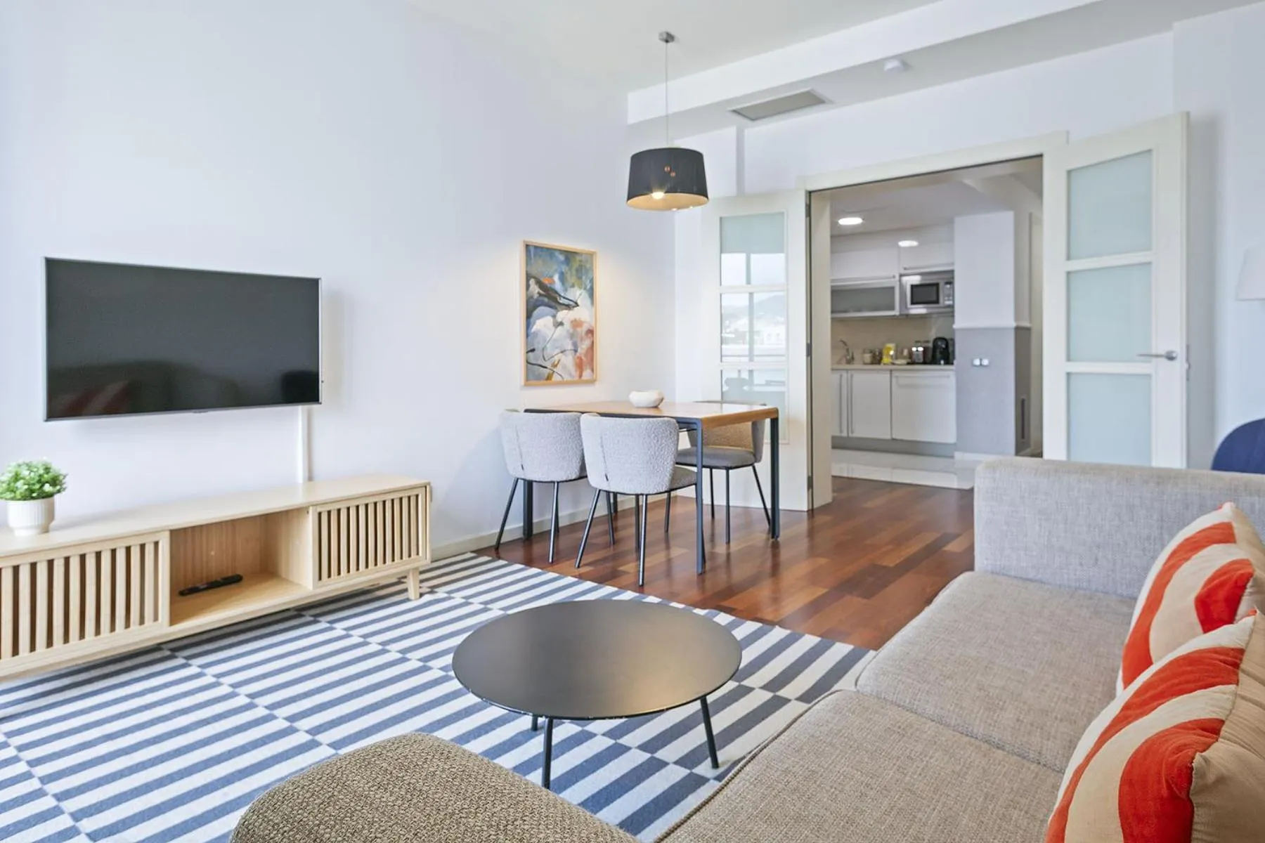 Dining area in Ola Living Plaza Catalunya