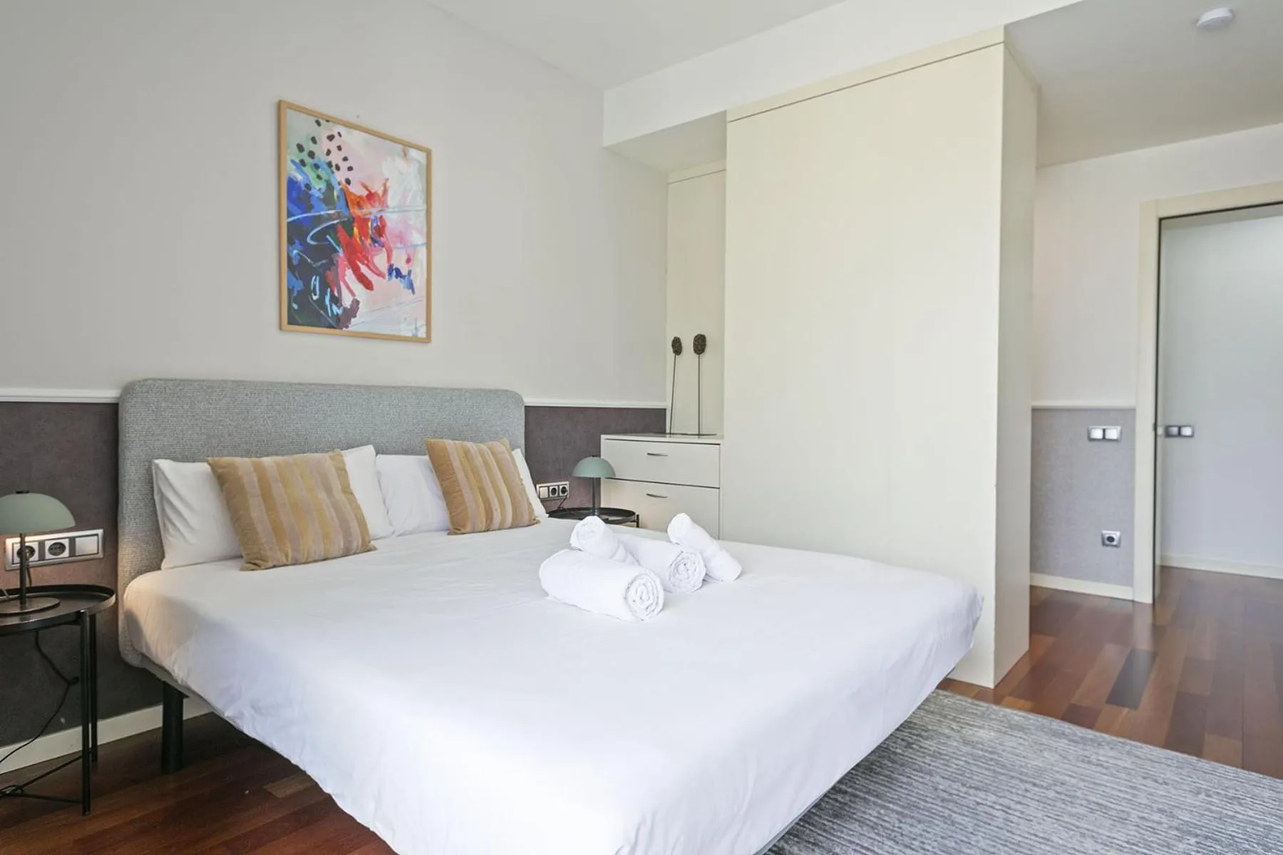 Bed in Ola Living Plaza Catalunya