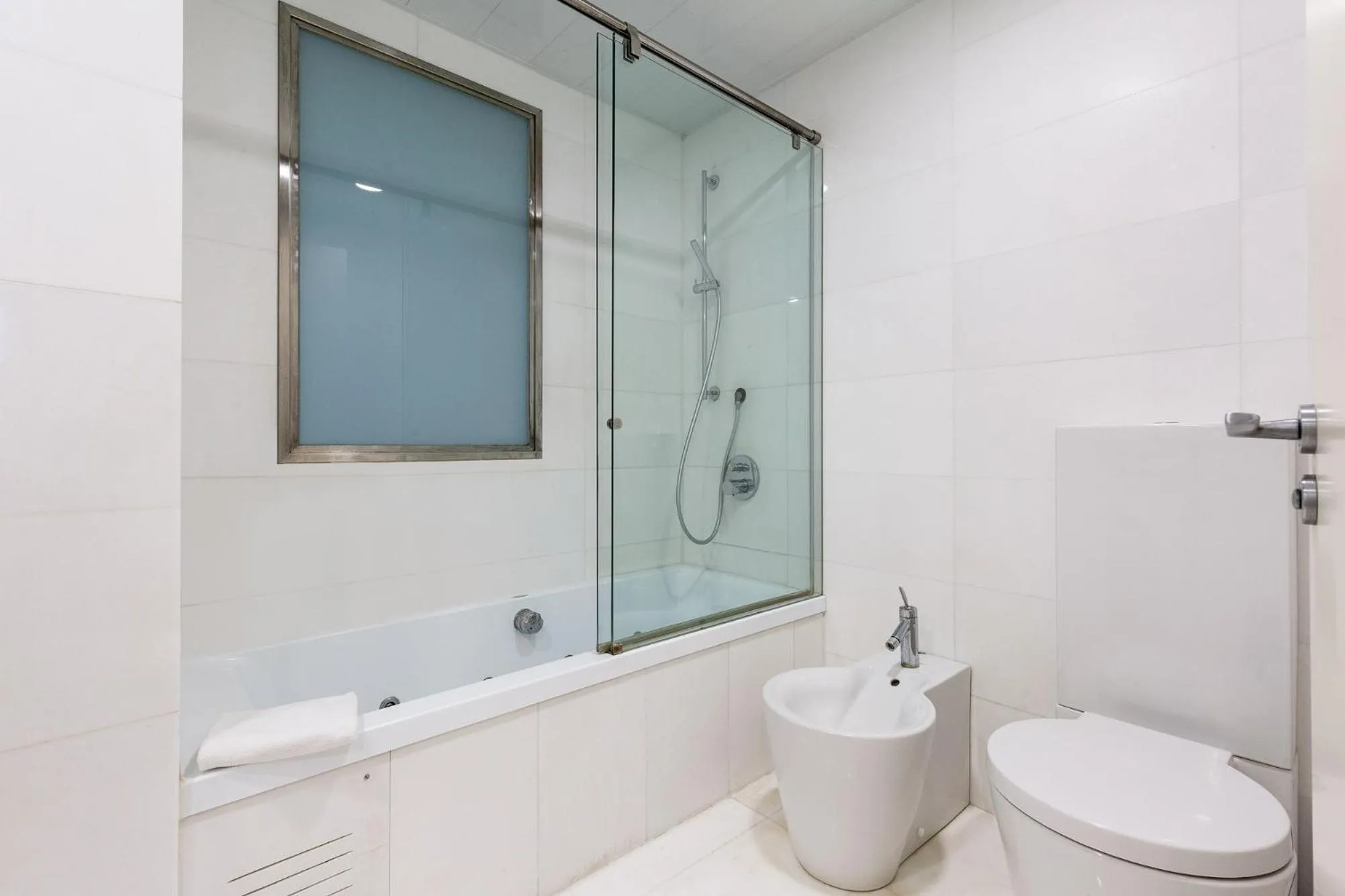 Bathroom in Ola Living Plaza Catalunya