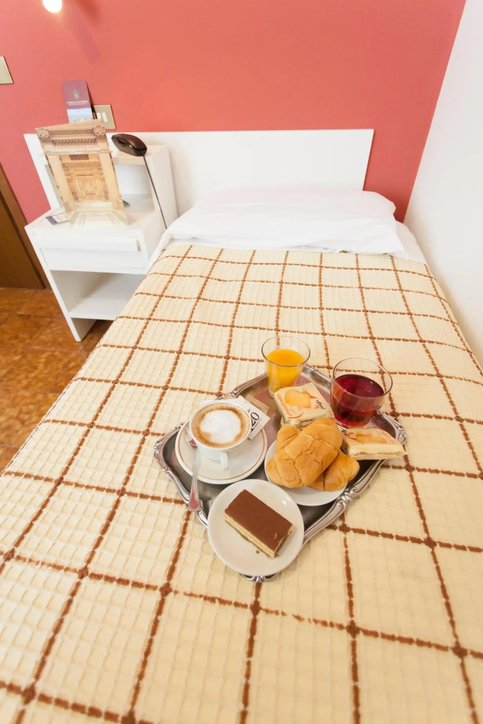 Single Room in Hotel Ristorante San Carlo Single Room in Hotel Ristorante San Carlo