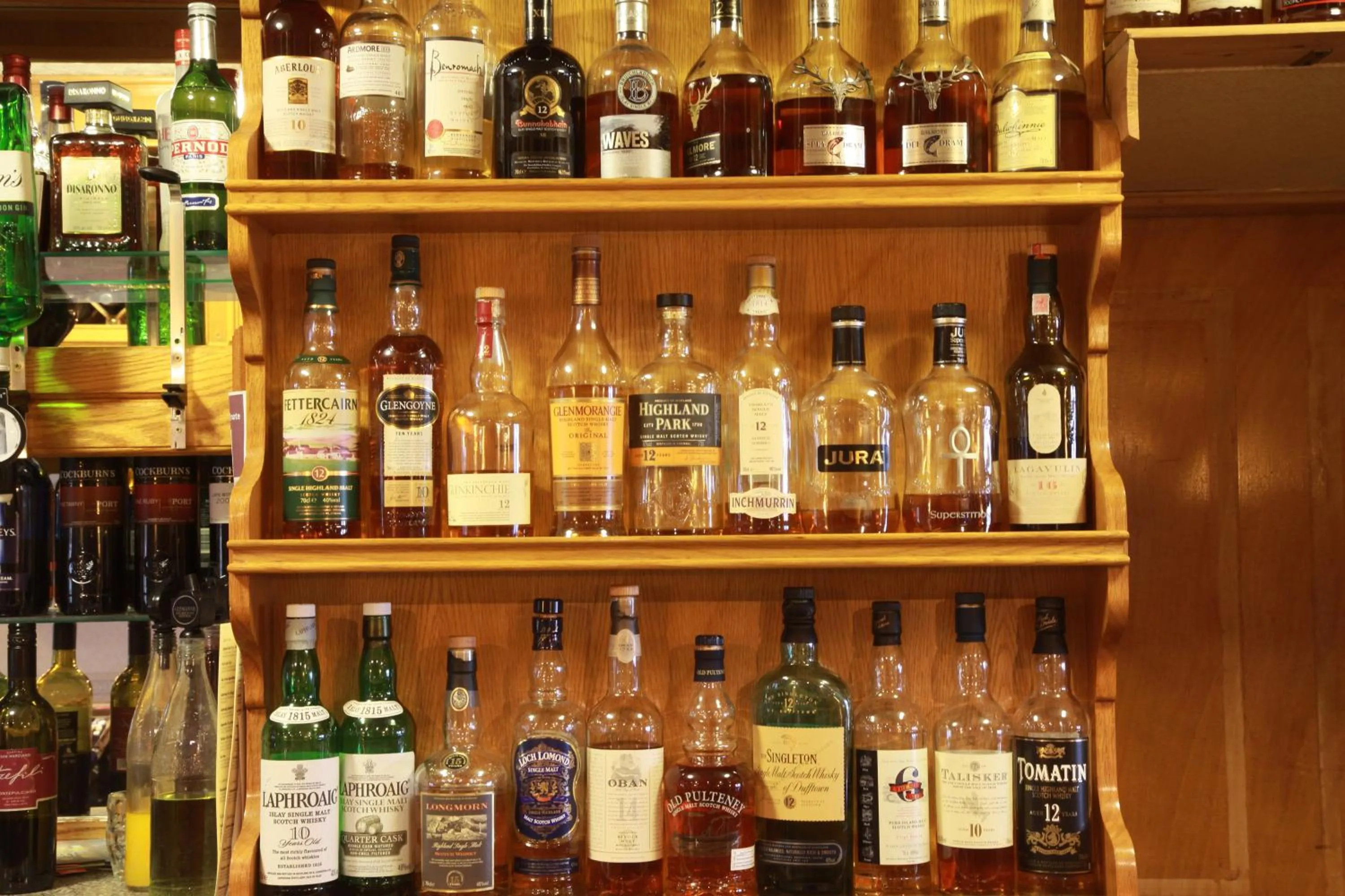 Lounge or bar in Cullen Bay Hotel