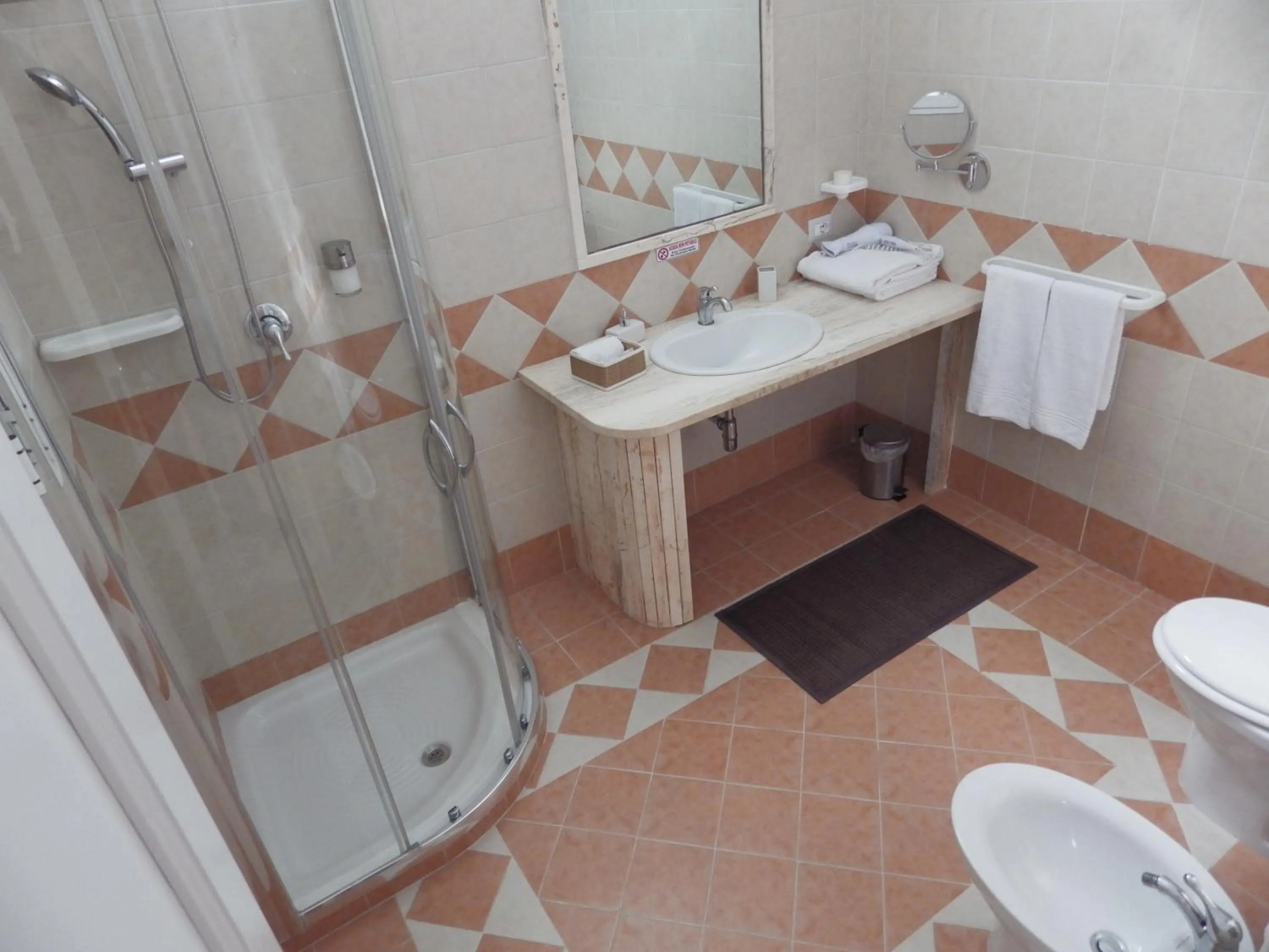 Shower in B&B Le Vele