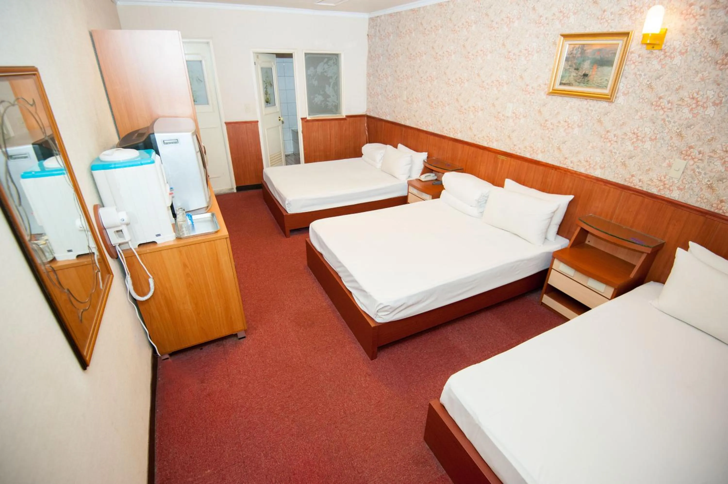 Photo of the whole room, Bed in New May Flower Hotel