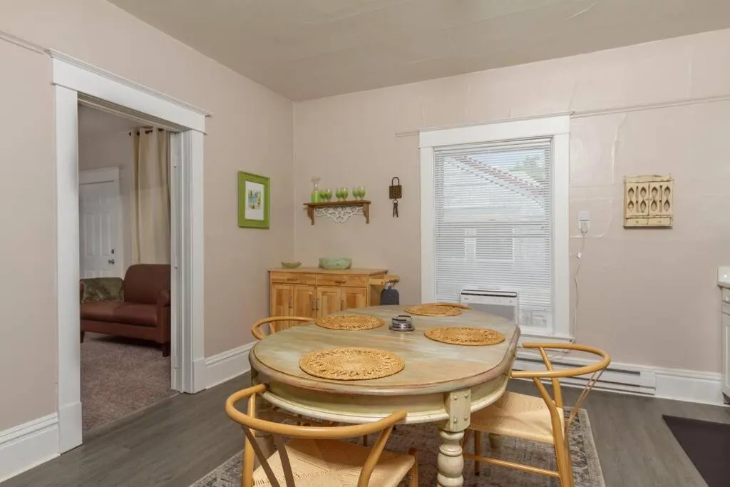 Historic 2 KING BED 1 Bath Near Downtown Spokane