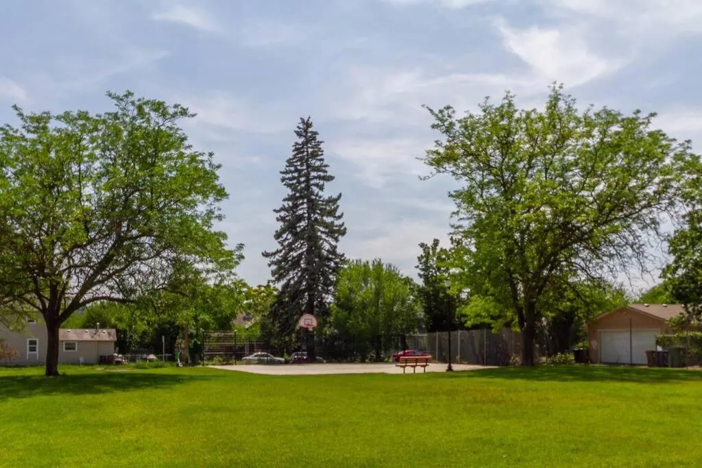 Historic 2 KING BED 1 Bath Near Downtown Spokane