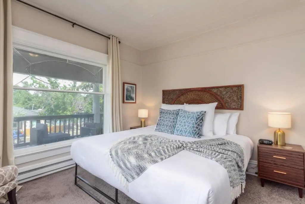 Bed in Historic 2 KING BED 1 Bath Near Downtown Spokane