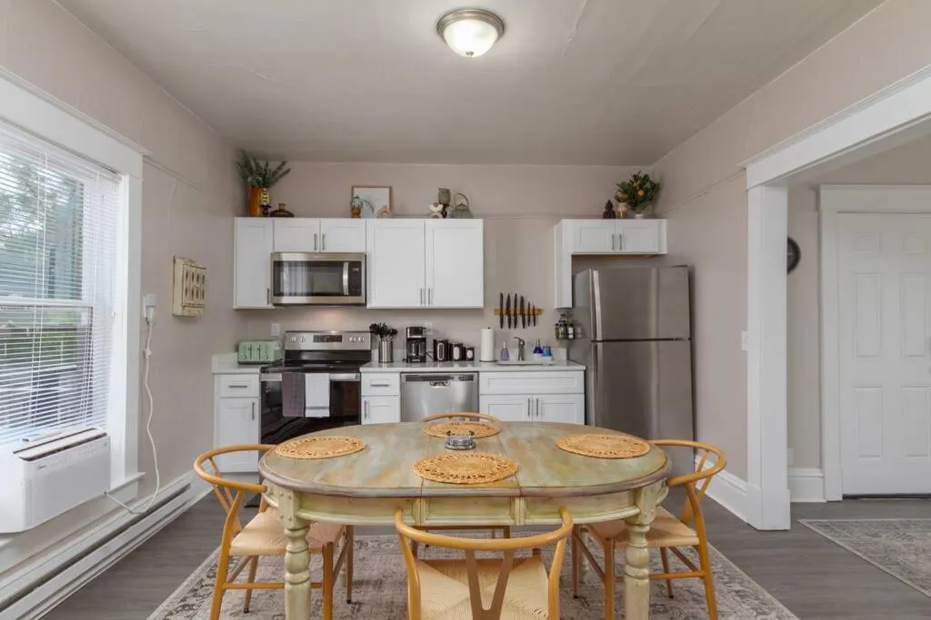 Historic 2 KING BED 1 Bath Near Downtown Spokane