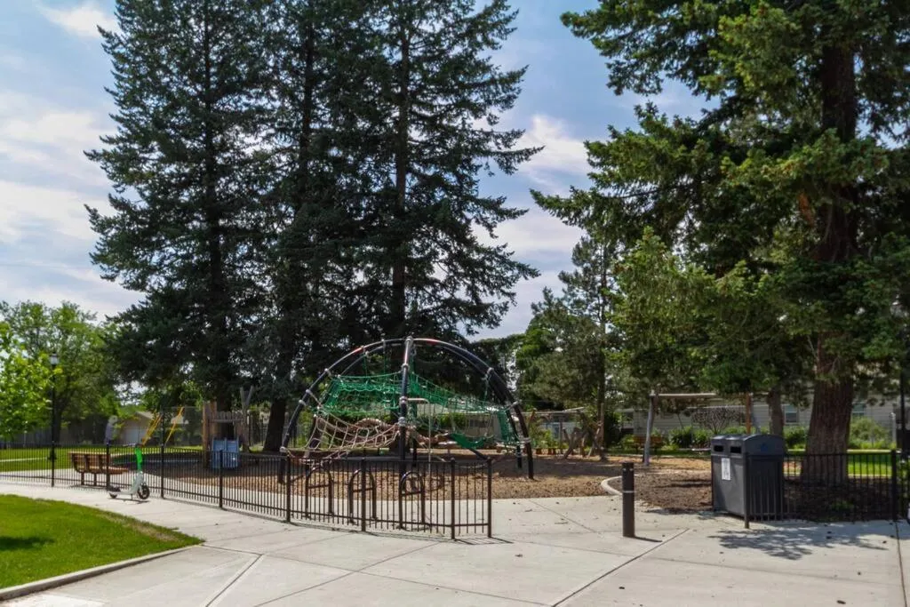 Historic 2 KING BED 1 Bath Near Downtown Spokane