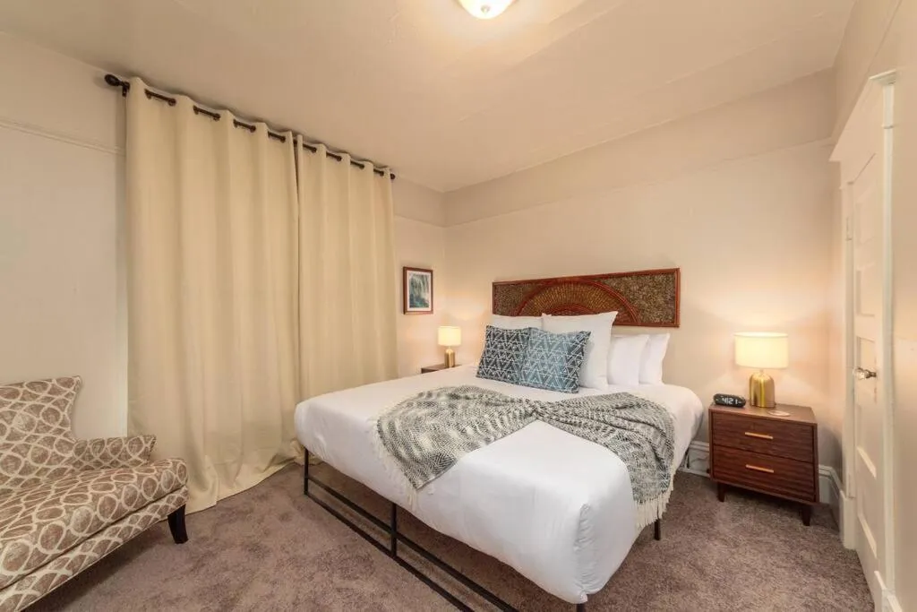 Bed in Historic 2 KING BED 1 Bath Near Downtown Spokane