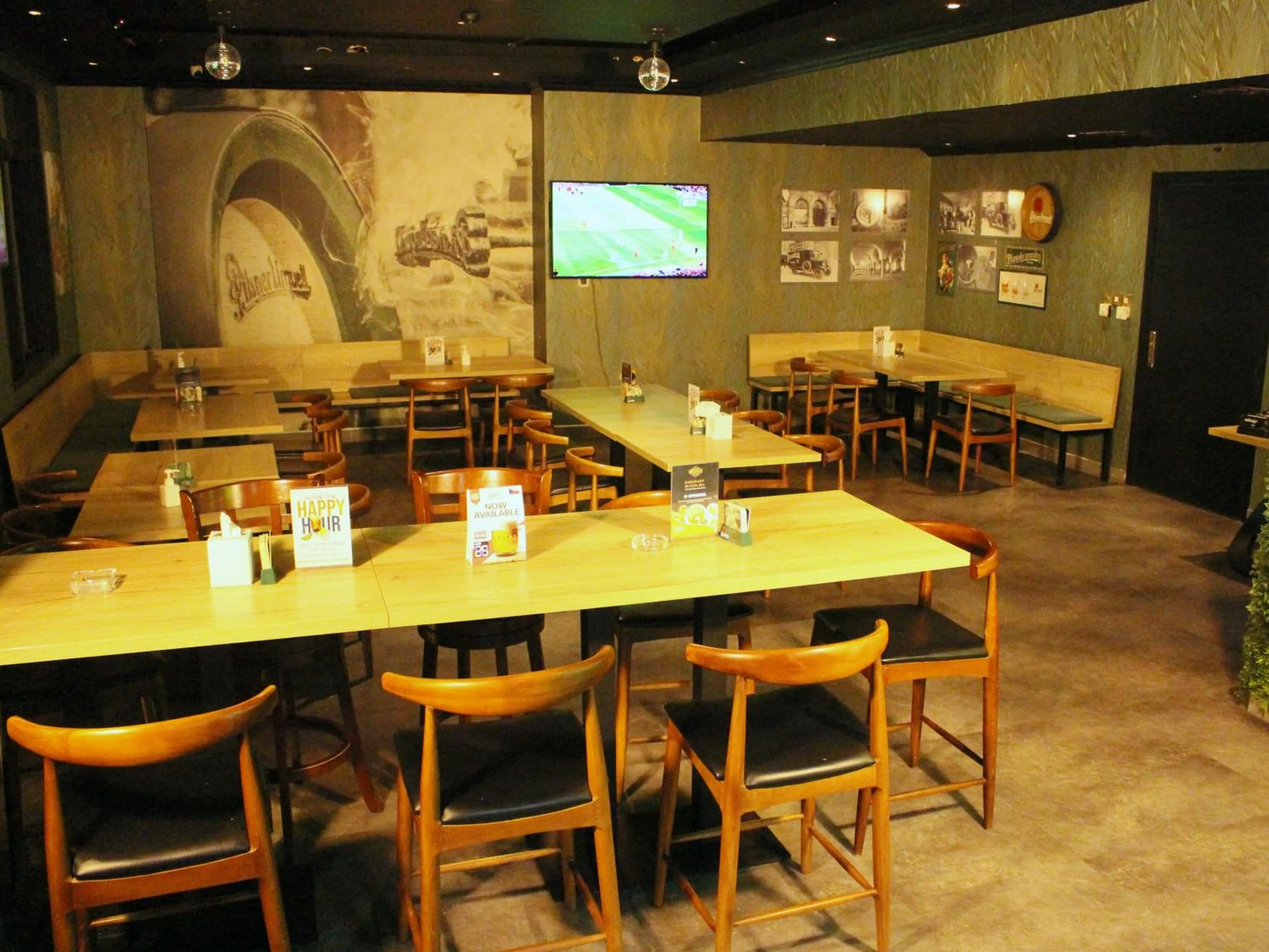 Restaurant/places to eat in Mughal Suites