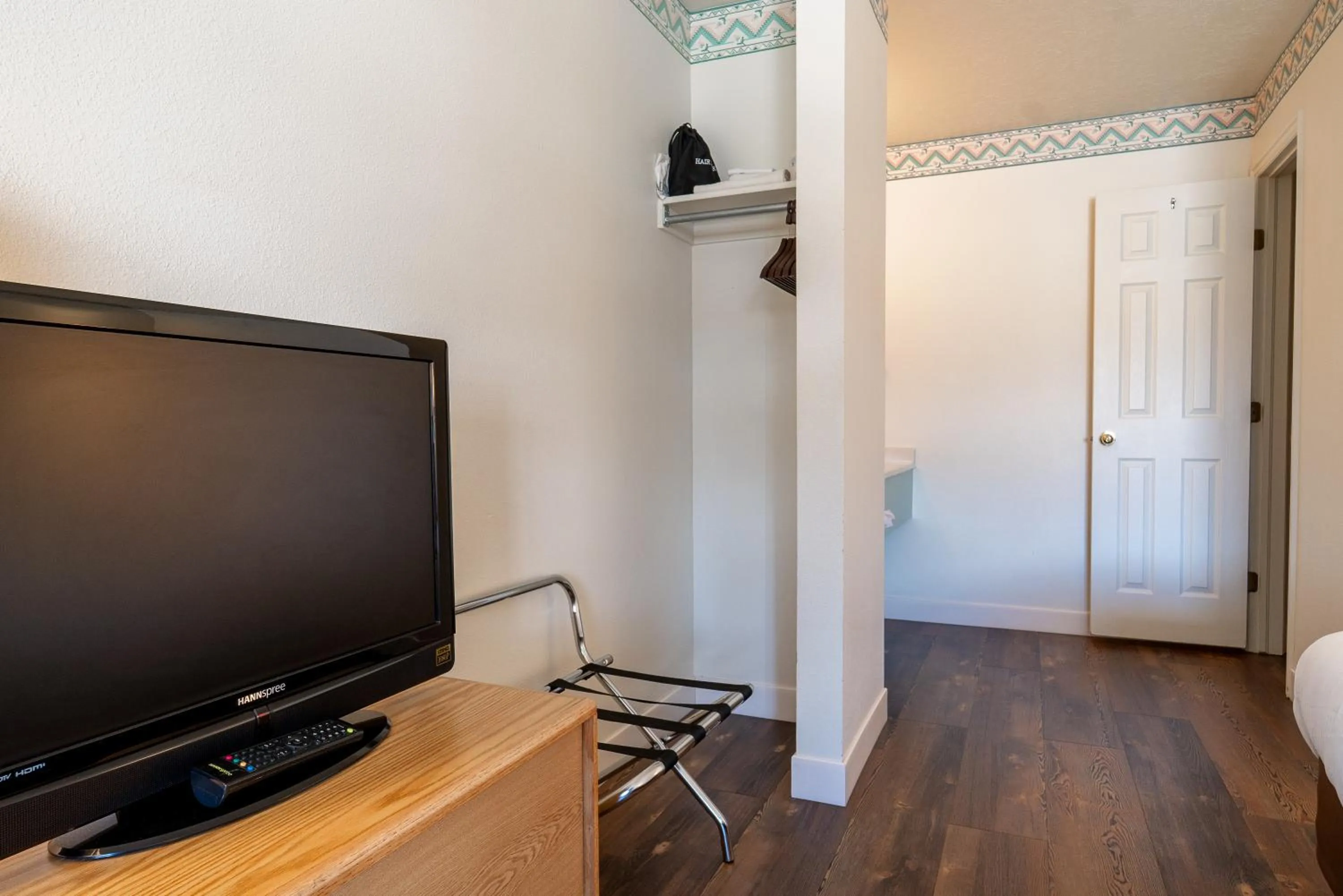 wardrobe in Motel Torrey