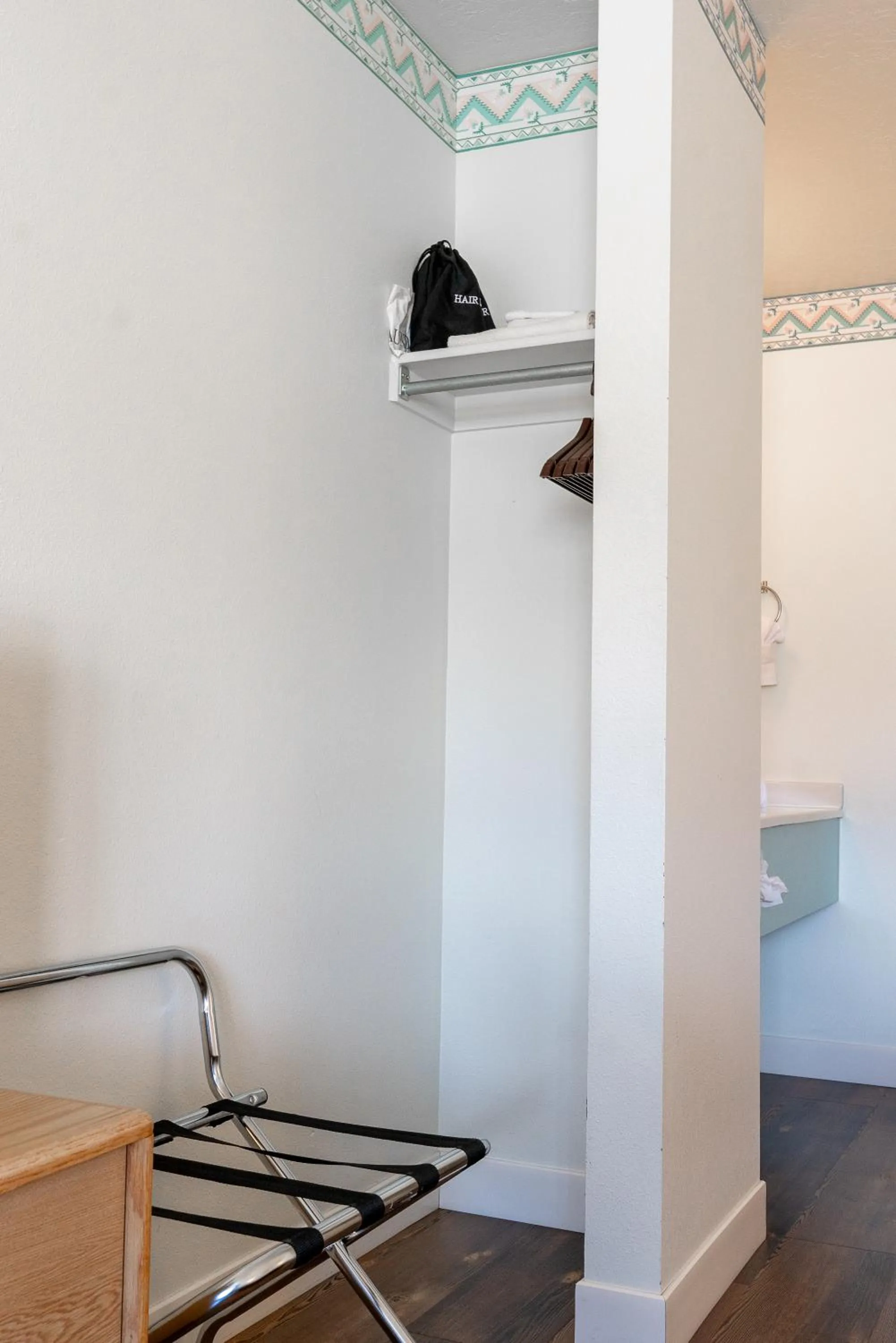 wardrobe in Motel Torrey