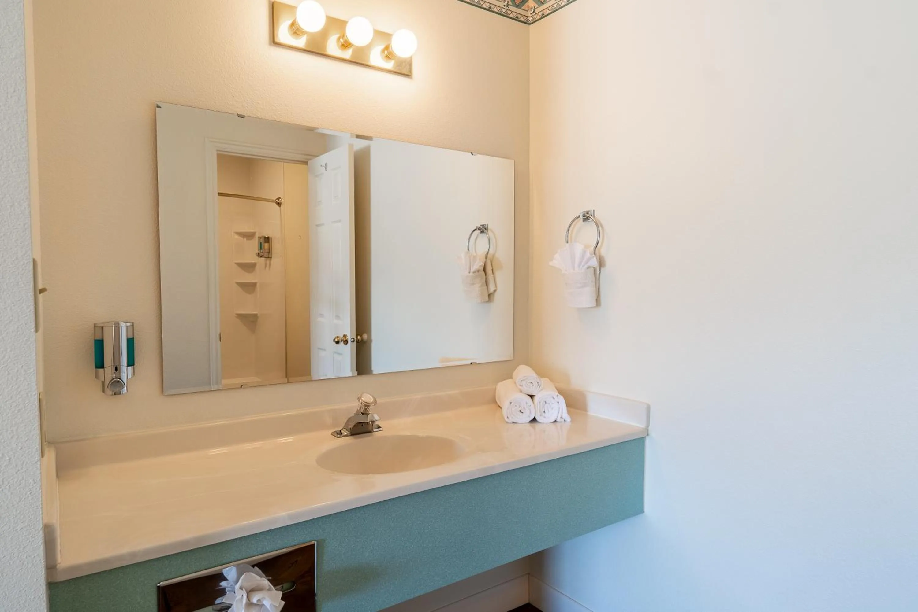 Bathroom in Motel Torrey