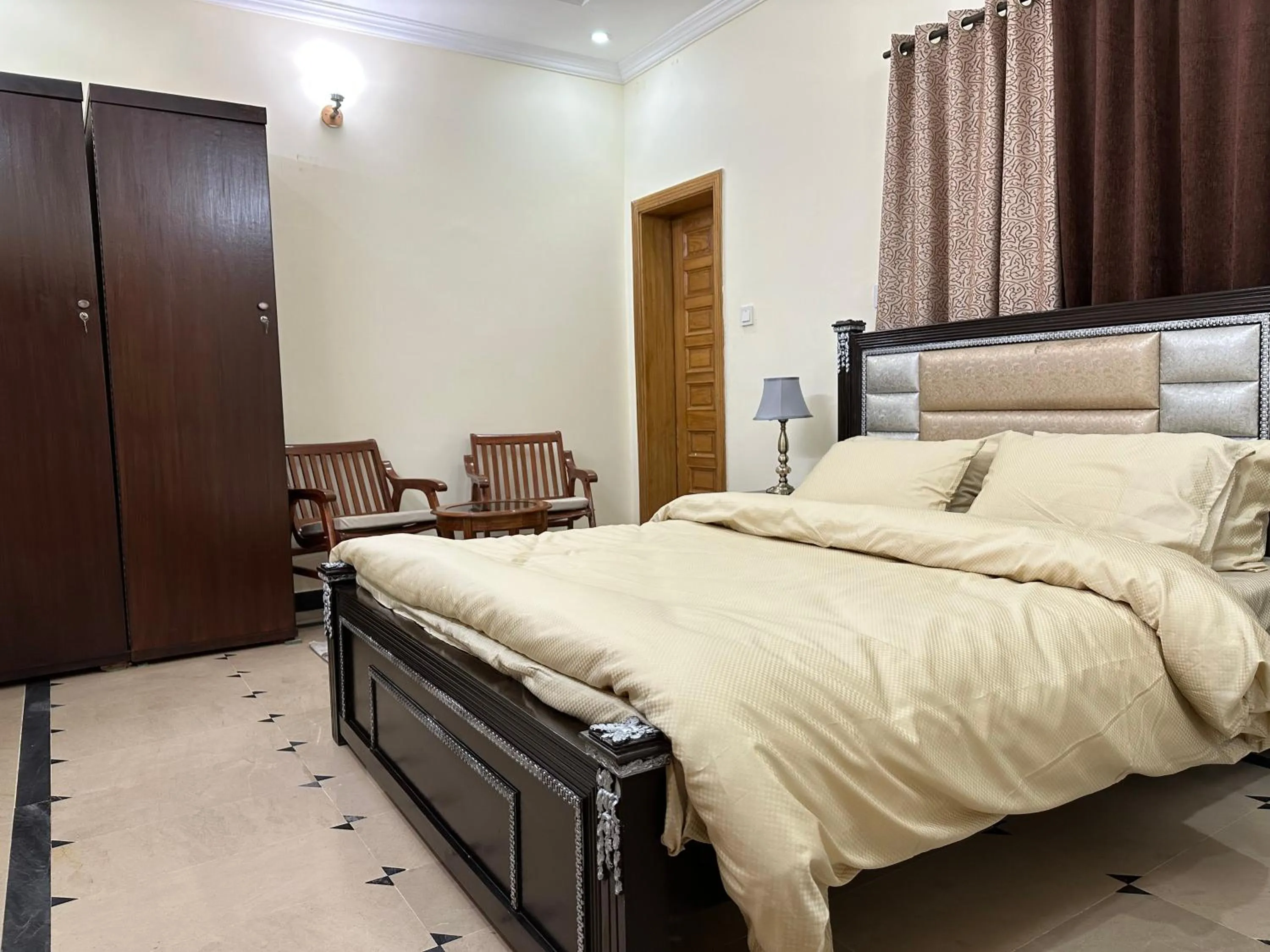 Bed in Roomi Guest House