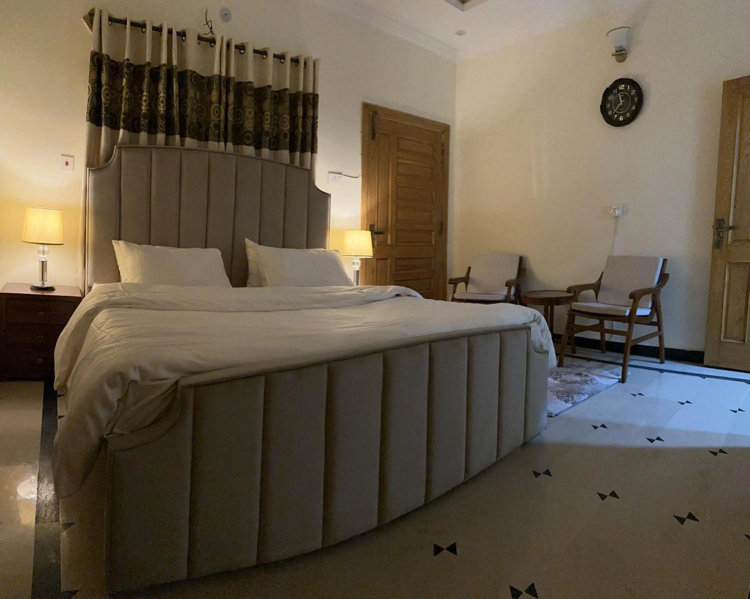 Bed in Roomi Guest House