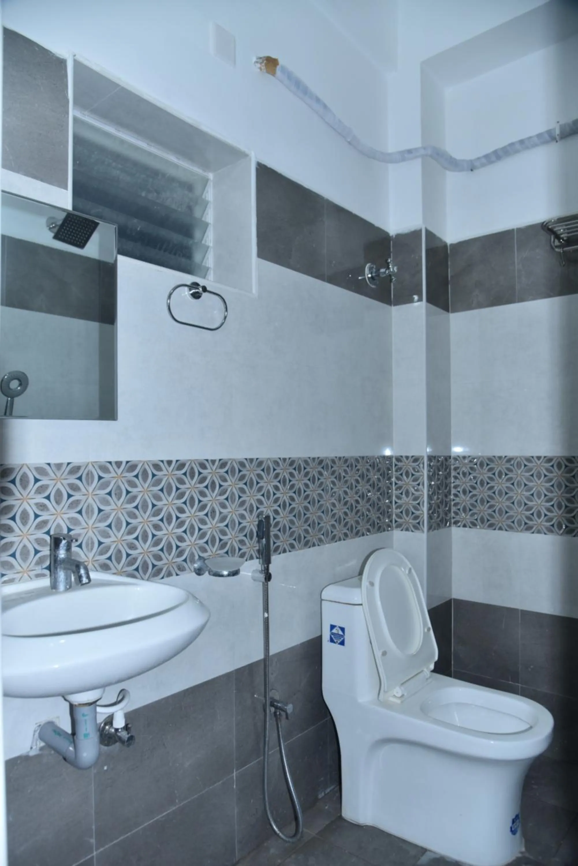 Toilet in The Paradise Guest Inn