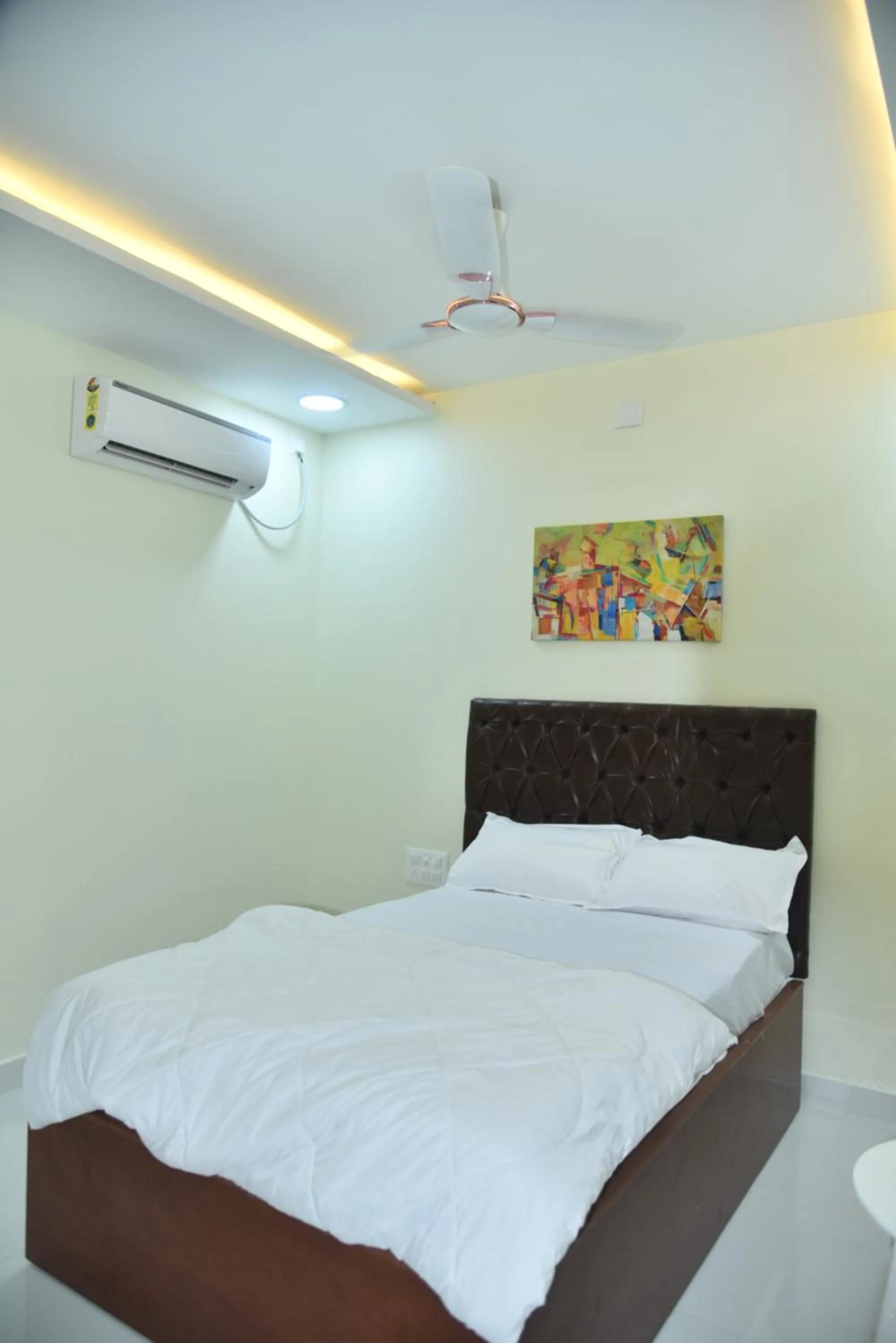 Bed in The Paradise Guest Inn