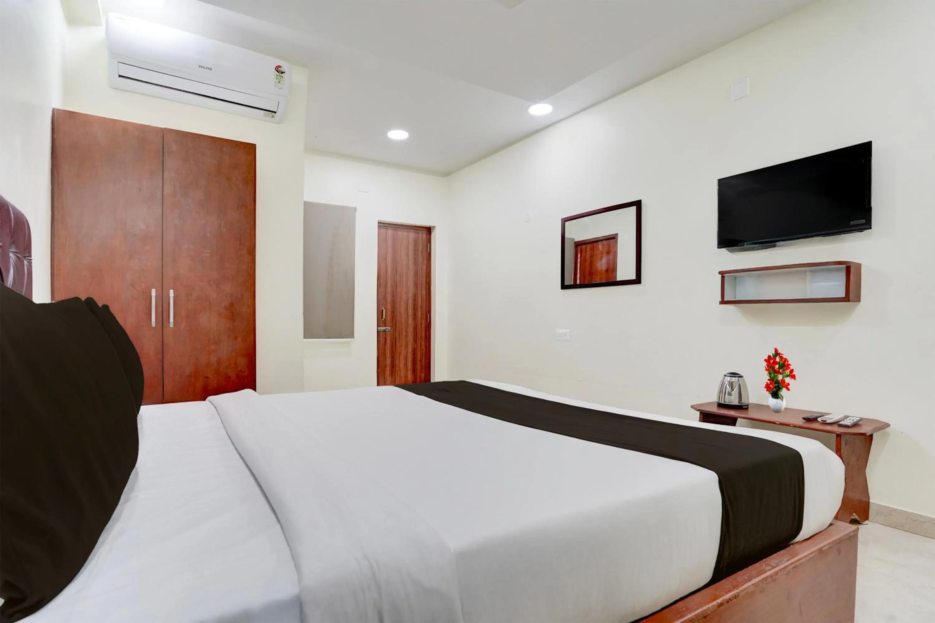 Bedroom, Bed in Hotel O Magunta Layout Nellore Formerly The Paradise Guest Inn