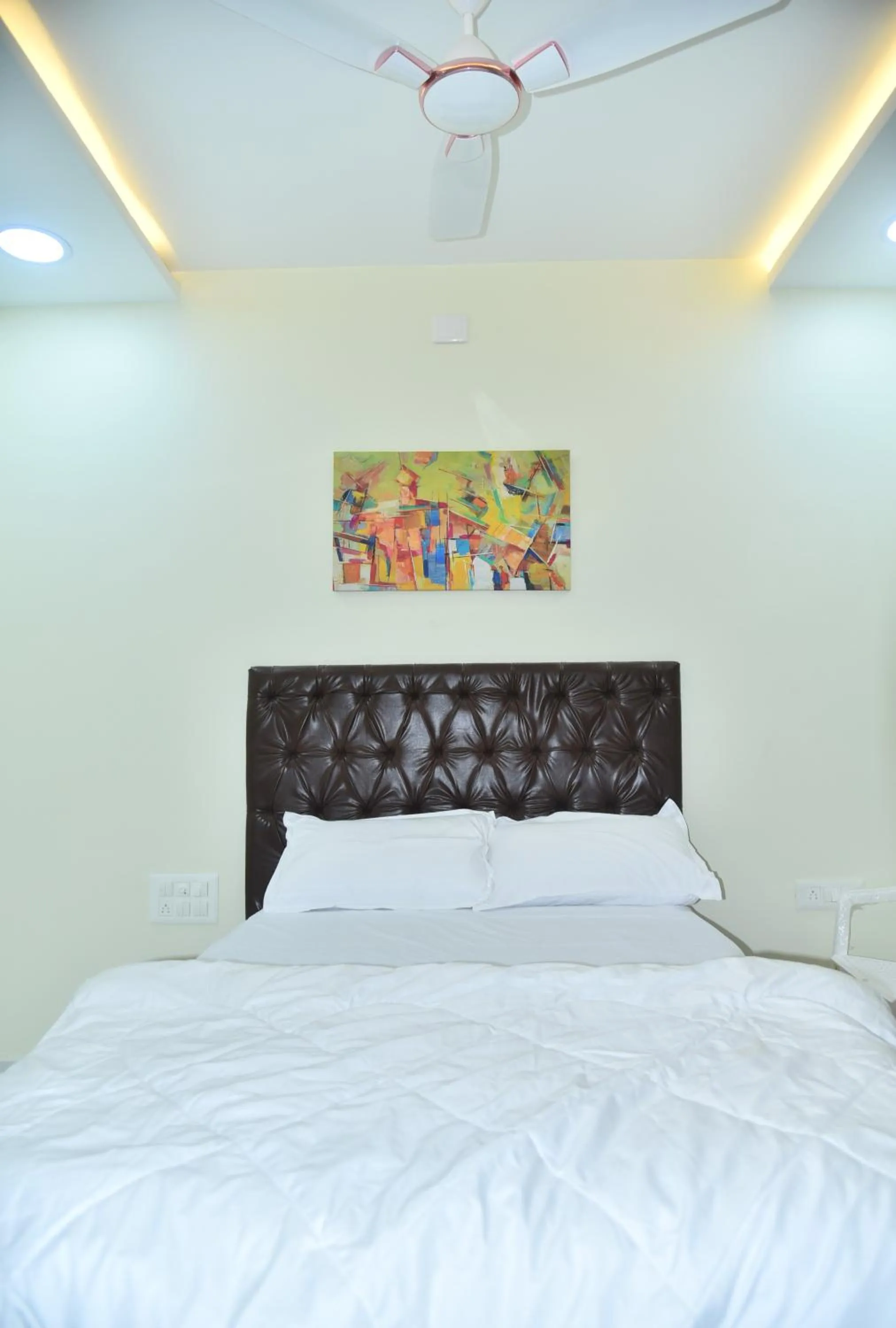 Bed in The Paradise Guest Inn