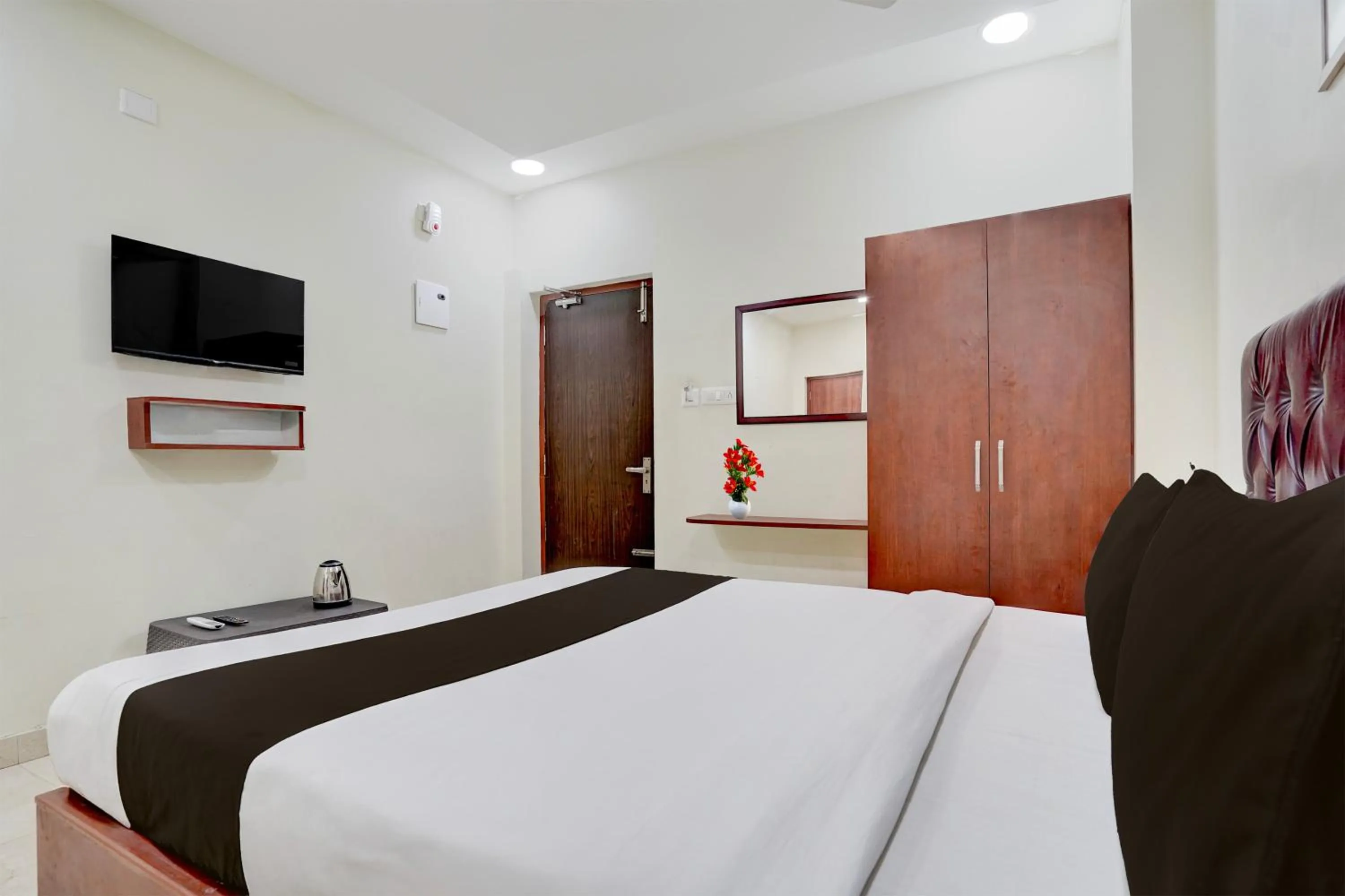Bedroom, Bed in Super Hotel O Magunta Layout Nellore Formerly The Paradise Guest Inn