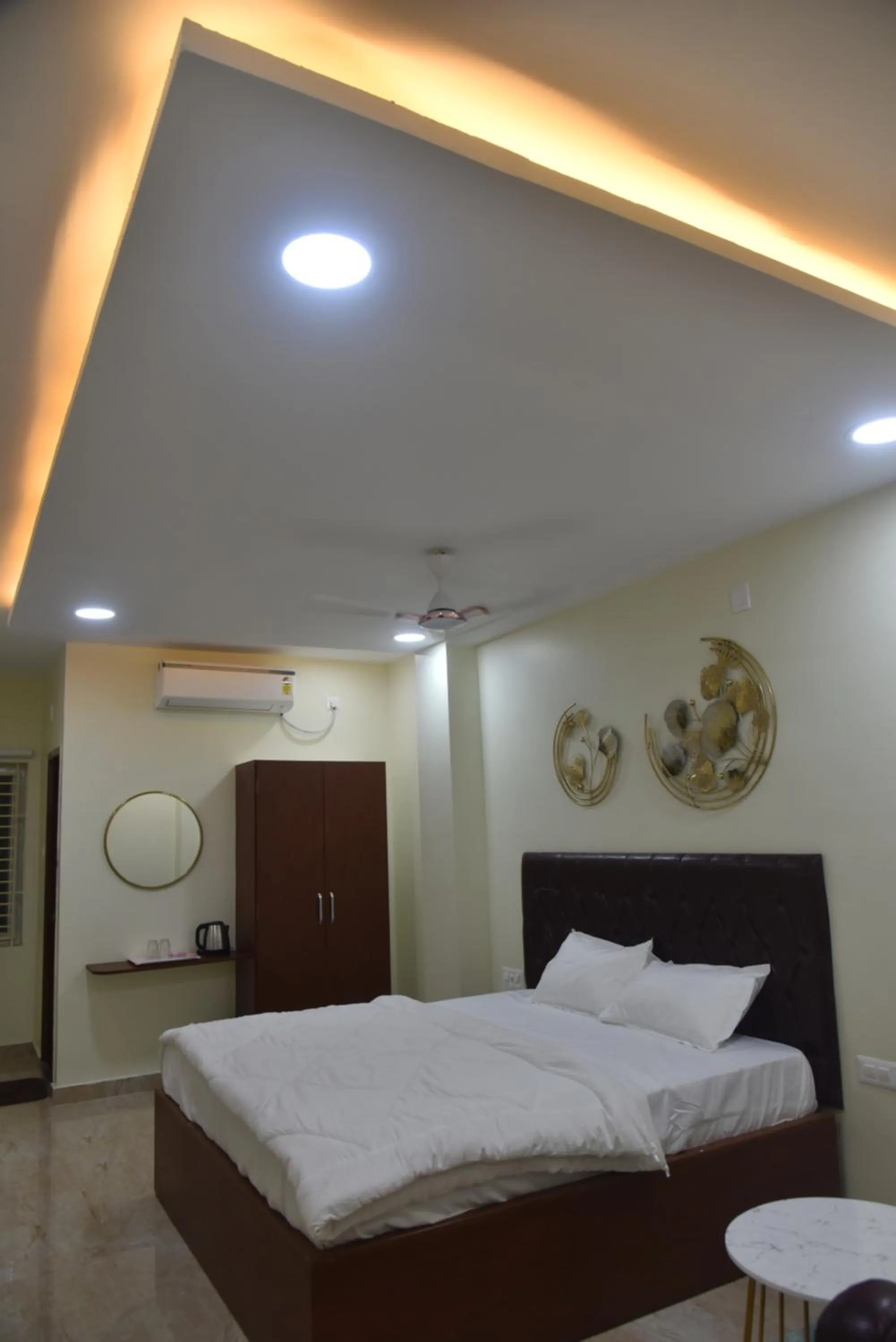 Bed in The Paradise Guest Inn