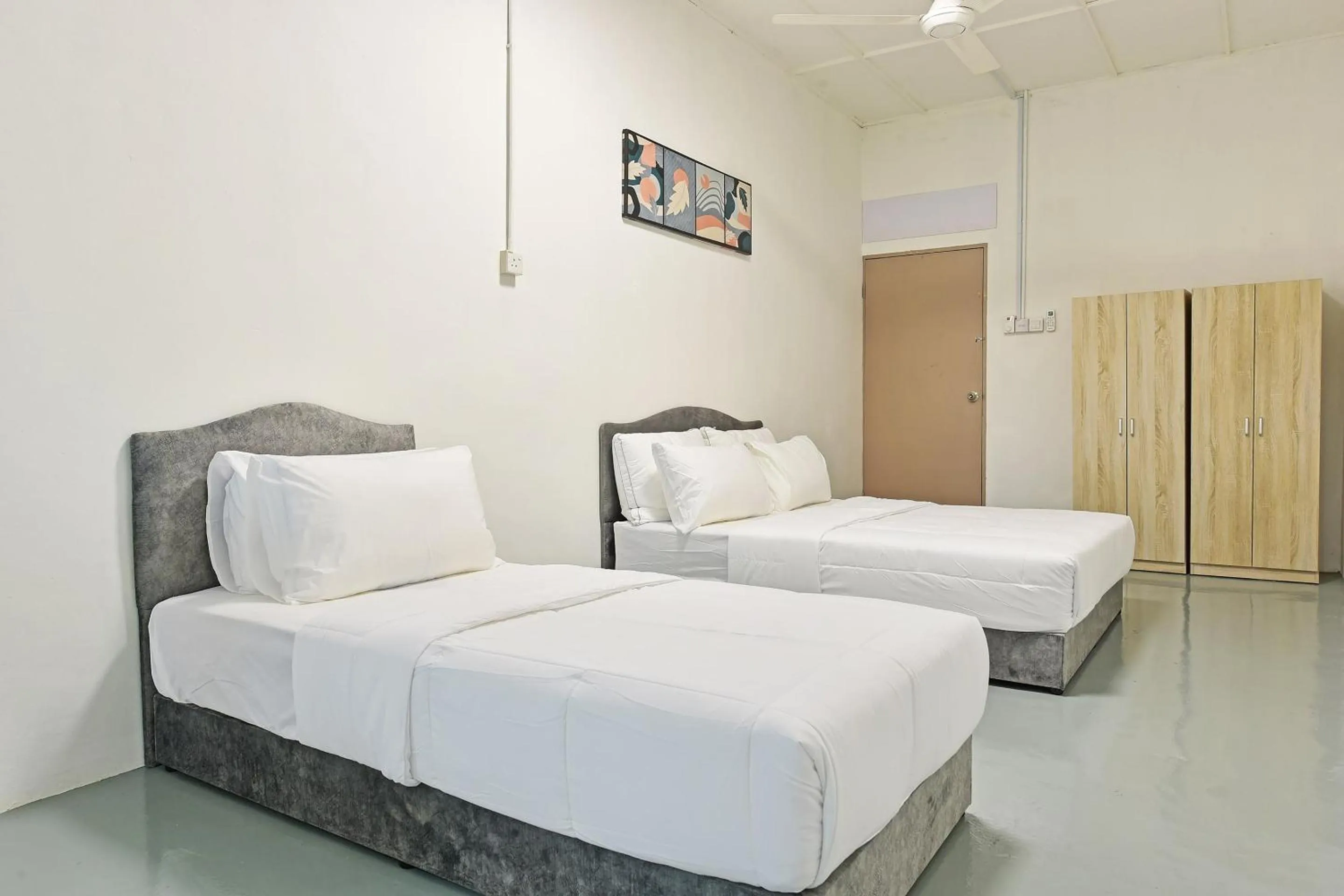 Bedroom, Bed in Hotel O S Homestay