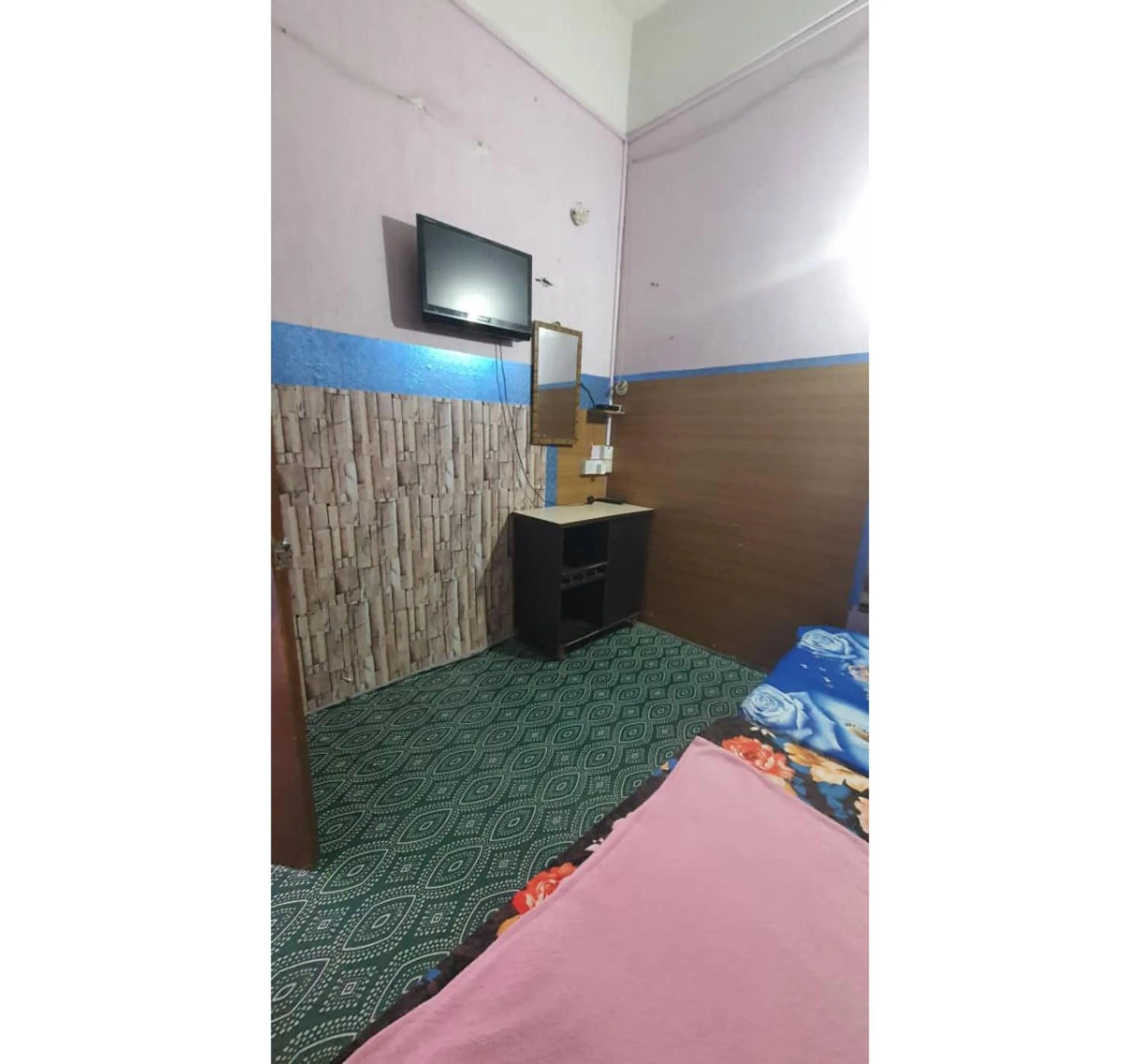 Bedroom, Bed in Hotel O Penginapan Almera