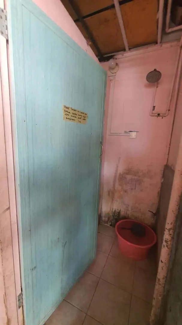 Bathroom in Hotel O Penginapan Almera