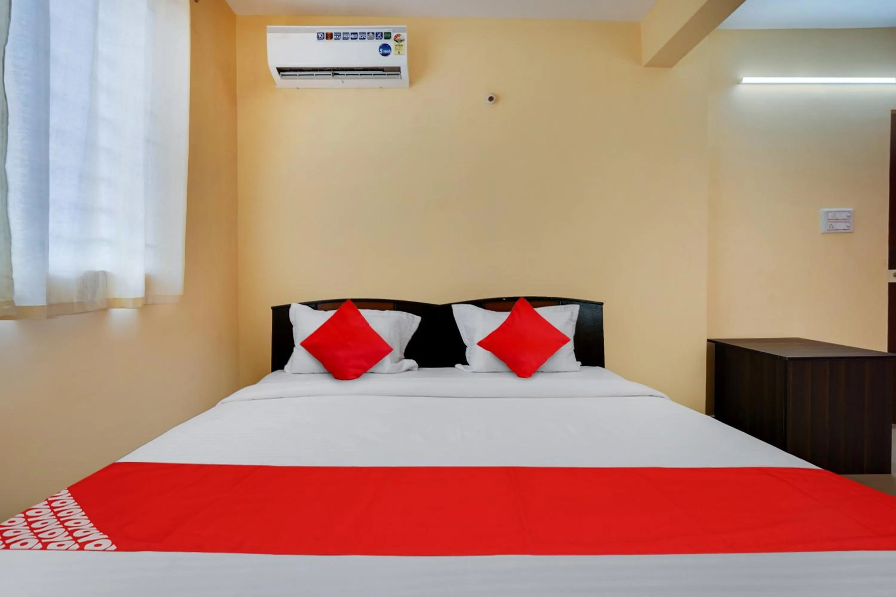 Bedroom, Bed in Hotel O Lakshmana Hotel